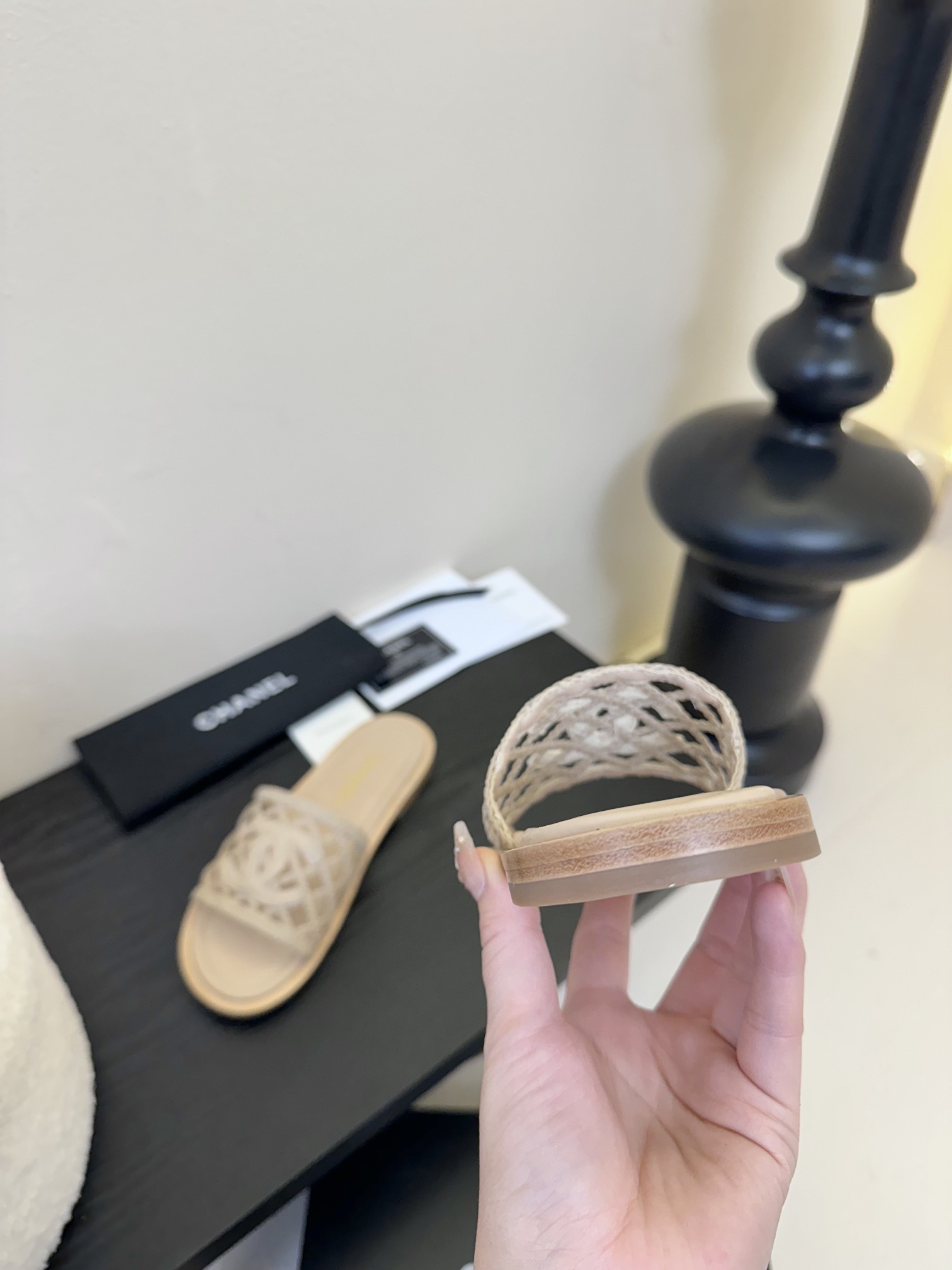 
Chanel 小香 25ss 春夏新品度假 懒人拖鞋

小香的一款全新设计 简约百搭上脚超级美的 怎么