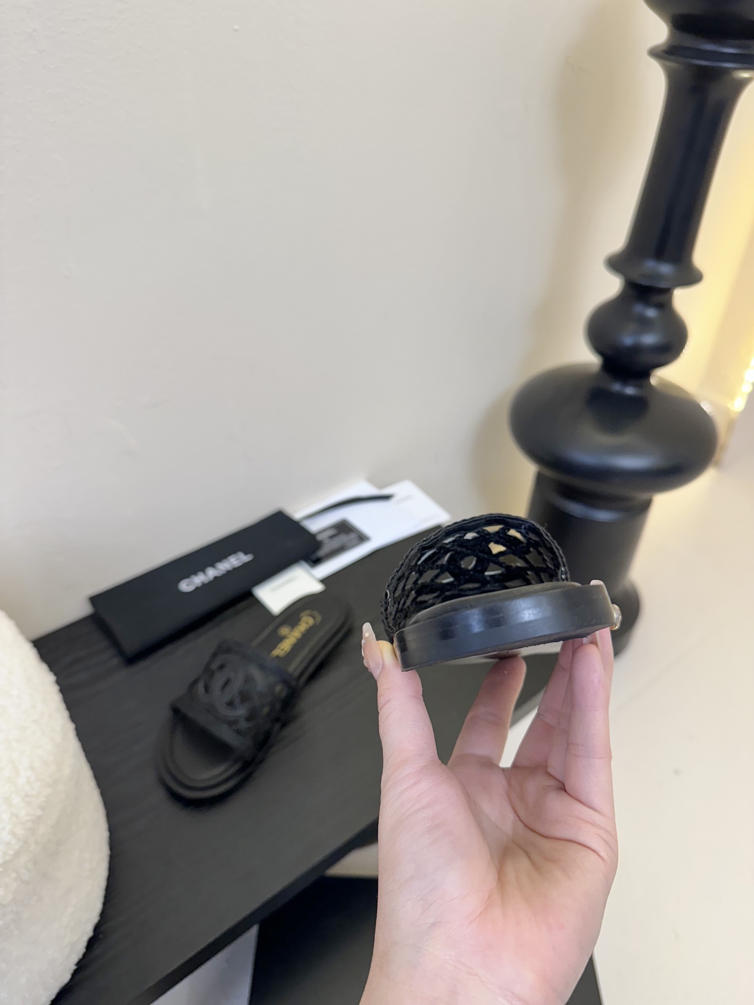 
Chanel 小香 25ss 春夏新品度假 懒人拖鞋

小香的一款全新设计 简约百搭上脚超级美的 怎么