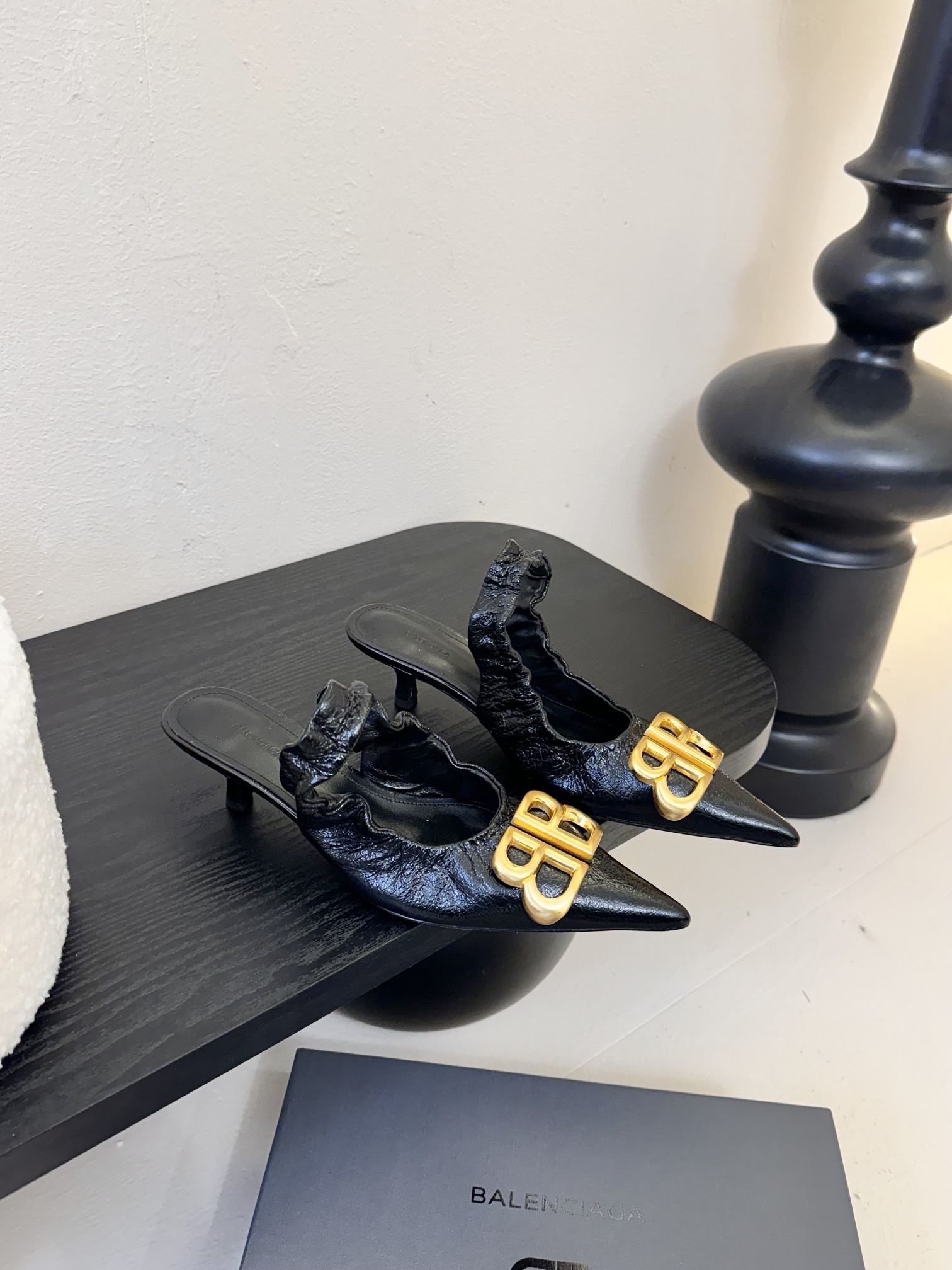 
BALENCIA新款高跟鞋凉鞋

超有气质妥妥的自留款/上脚尤为惊艳，闭眼入都是不会后悔·

进口牛油