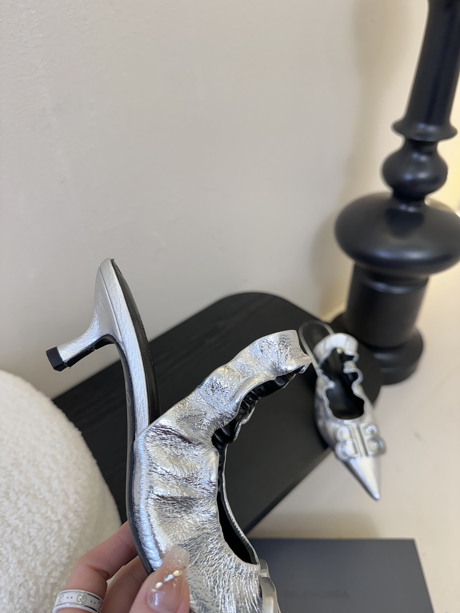 
BALENCIA新款高跟鞋凉鞋

超有气质妥妥的自留款/上脚尤为惊艳，闭眼入都是不会后悔·

进口牛油