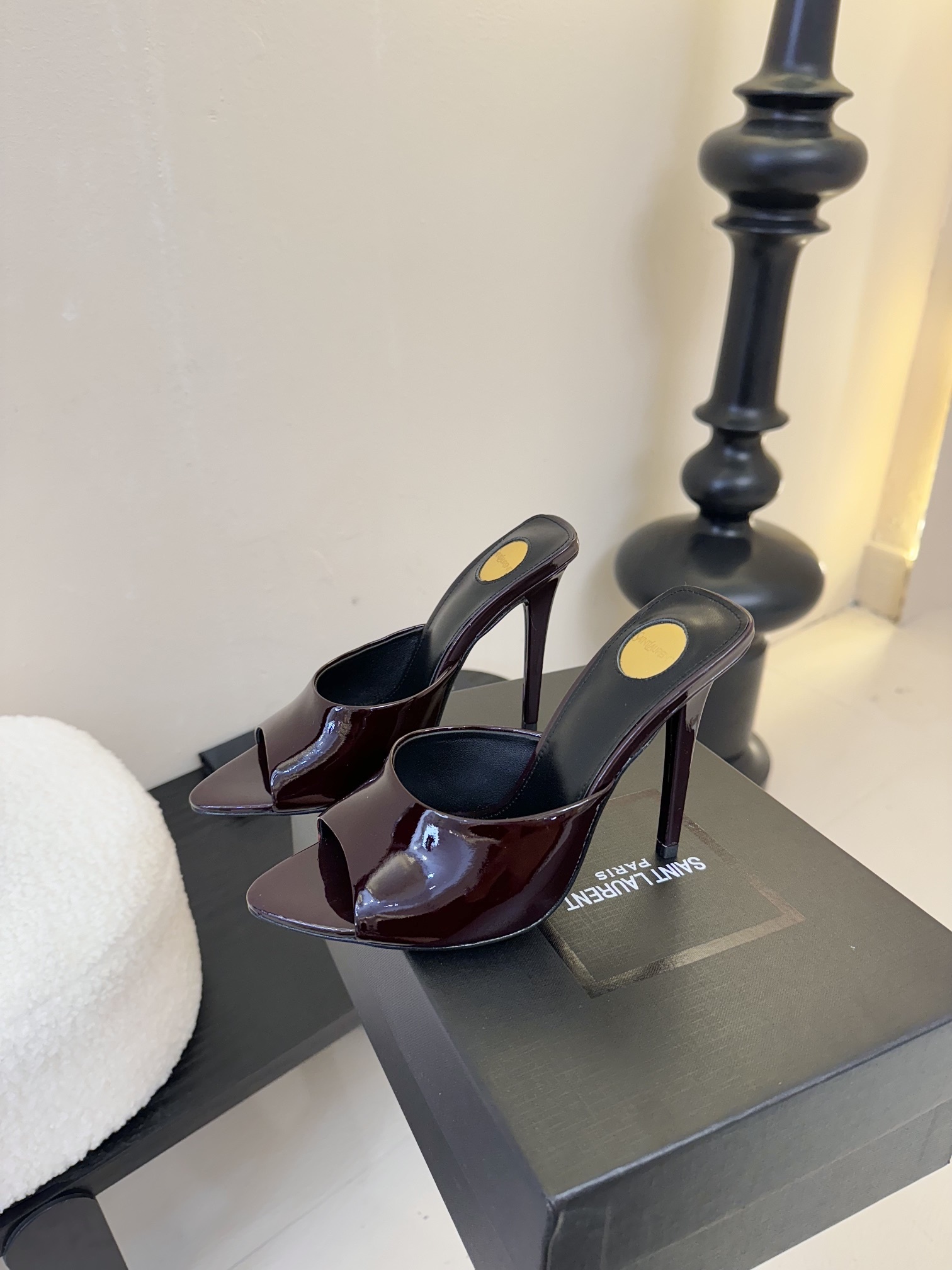 SAINT LAUREN* 圣罗兰Monogram高跟鱼嘴拖鞋
成为 YSL的女人怎么离得开一双好