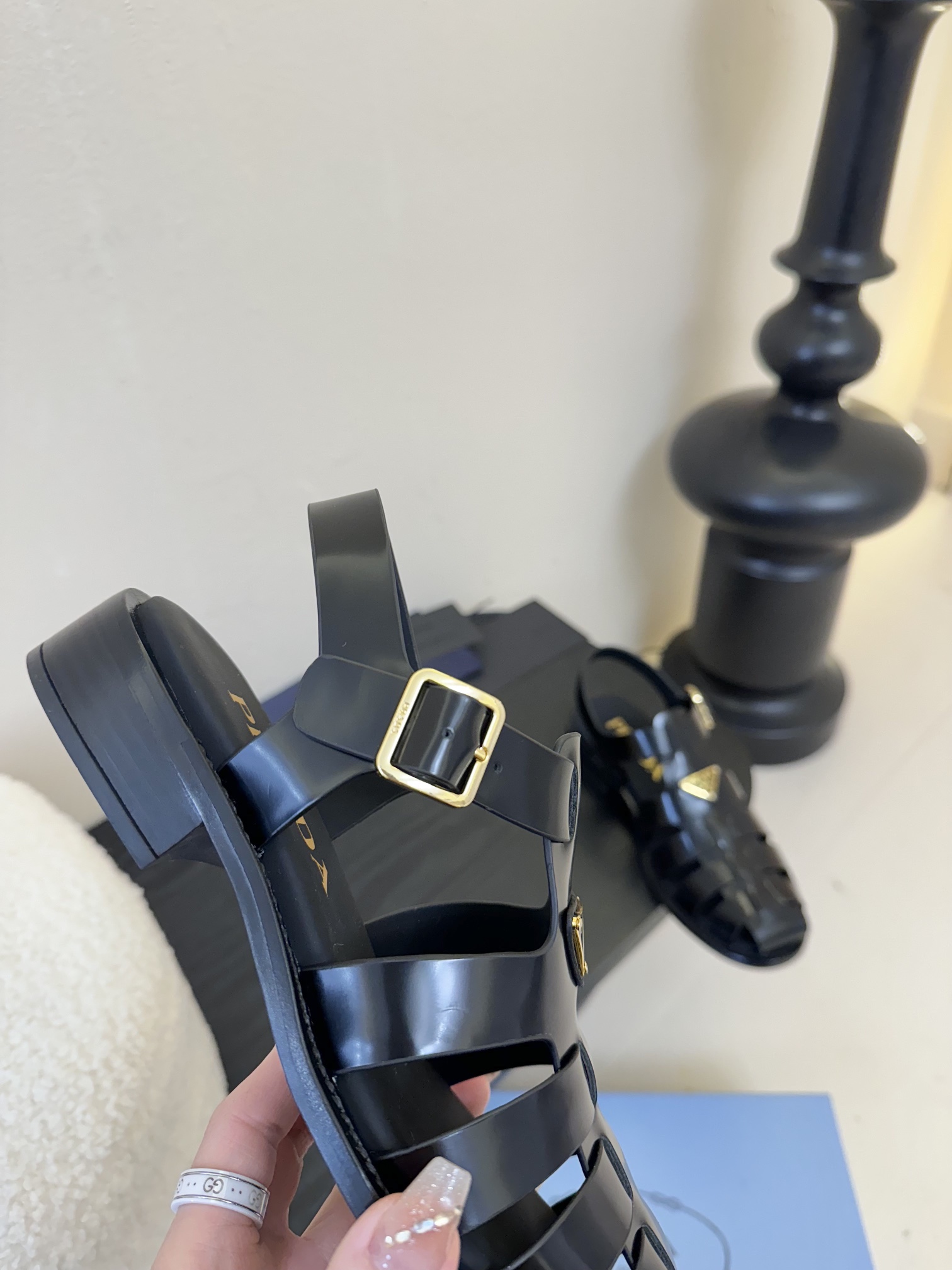 
Prad* 25ss罗马编织皮凉鞋

prad*普拉达 25ss罗马编织凉鞋！复古时髦前卫的轮齿 让整