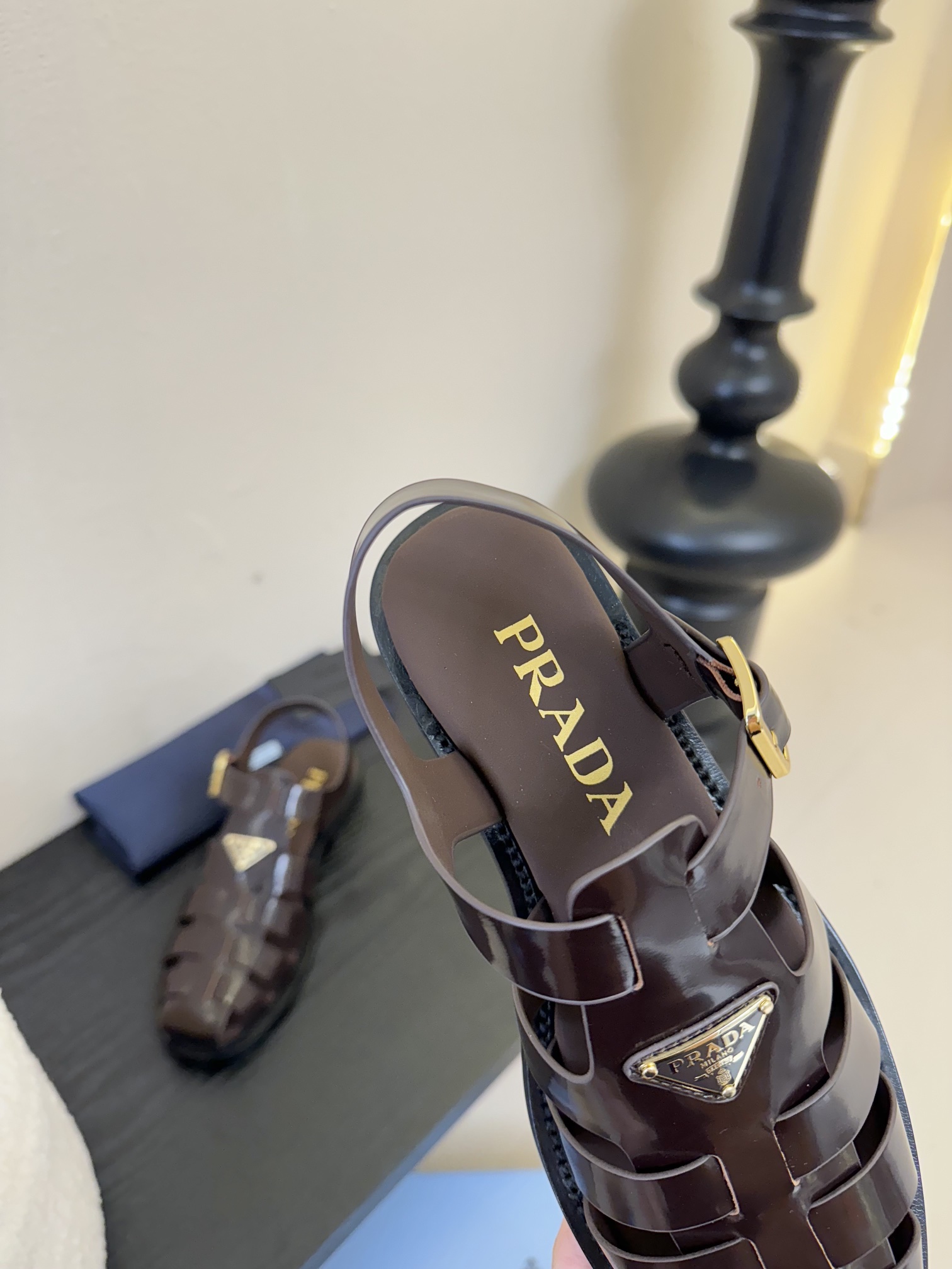 
Prad* 25ss罗马编织皮凉鞋

prad*普拉达 25ss罗马编织凉鞋！复古时髦前卫的轮齿 让整