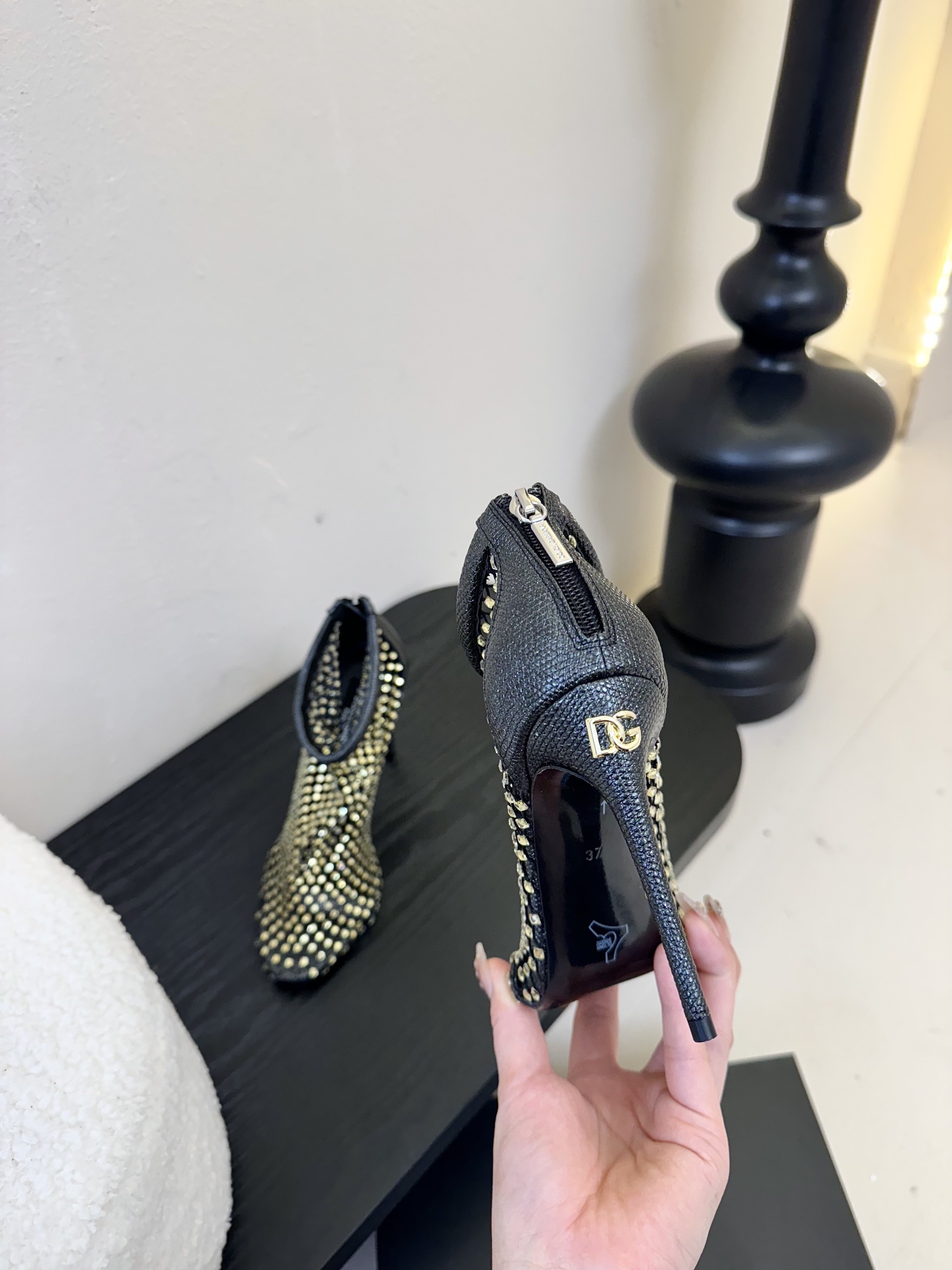 
D&G古典与现代碰撞出的意式浪漫美学
杜嘉班纳（Dolce & Gabbana）

线条，版型，看得到