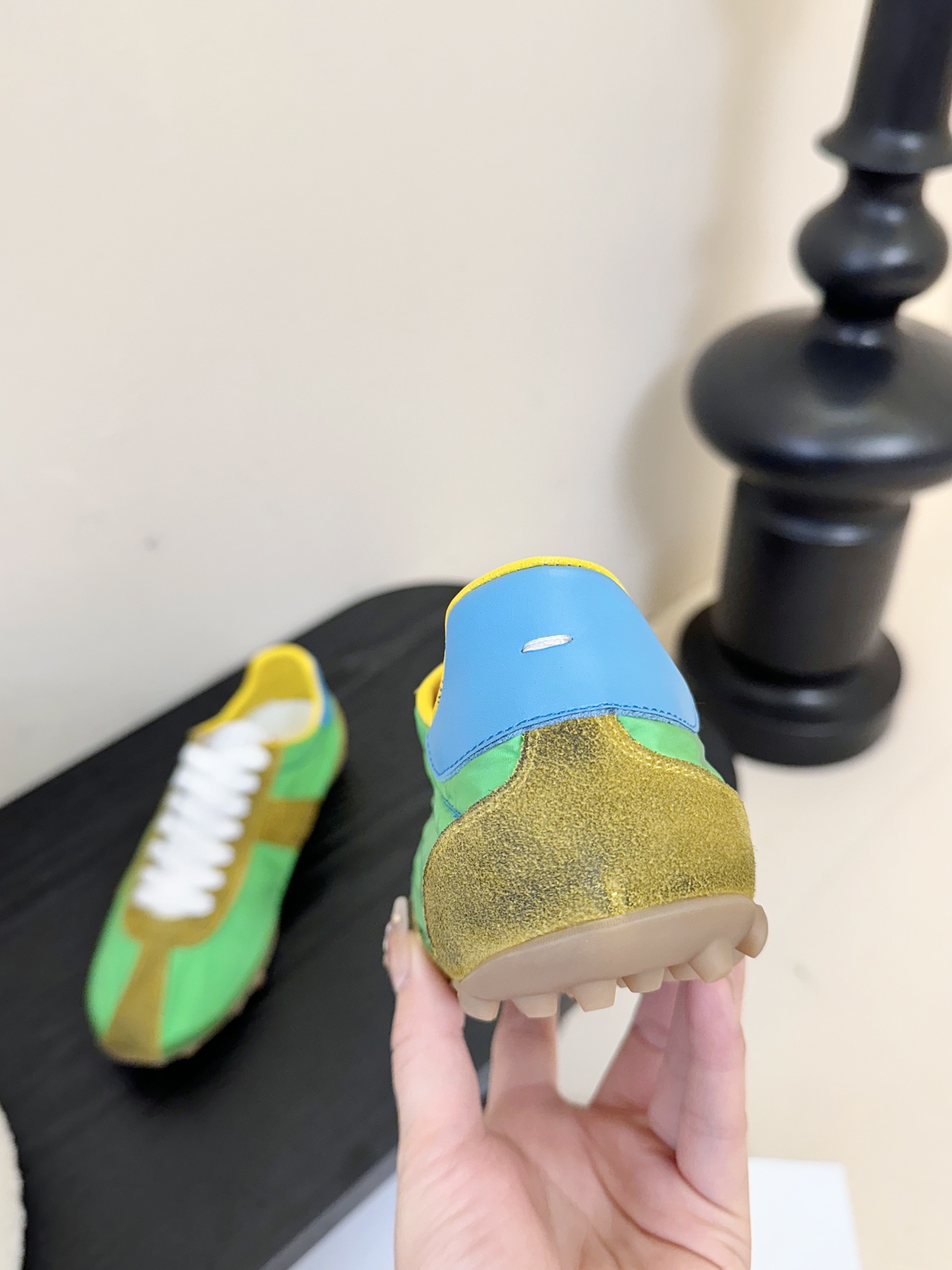
MM6马吉拉春夏新款情侣德训鞋新色
不久前发布全新的运动鞋款 Sprinter，再度入局大热的薄底鞋风
