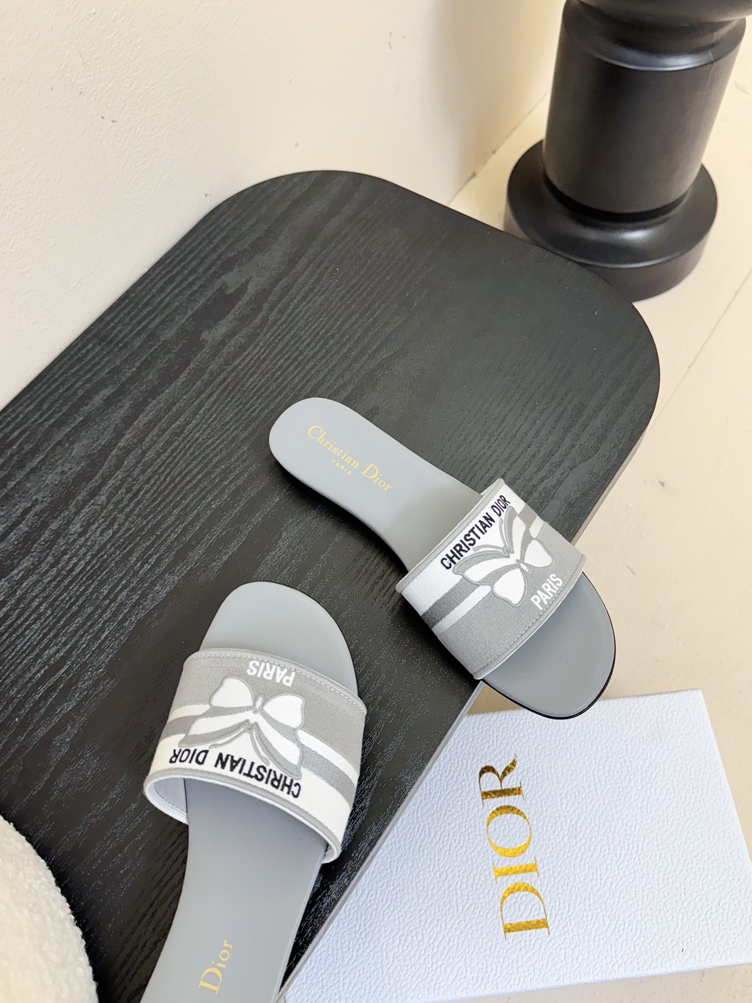 
迪奥 Dior 2025新元素MISS DIOR 春夏新款一字拖拼色女鞋 CD字母logo立体刺绣圆柱