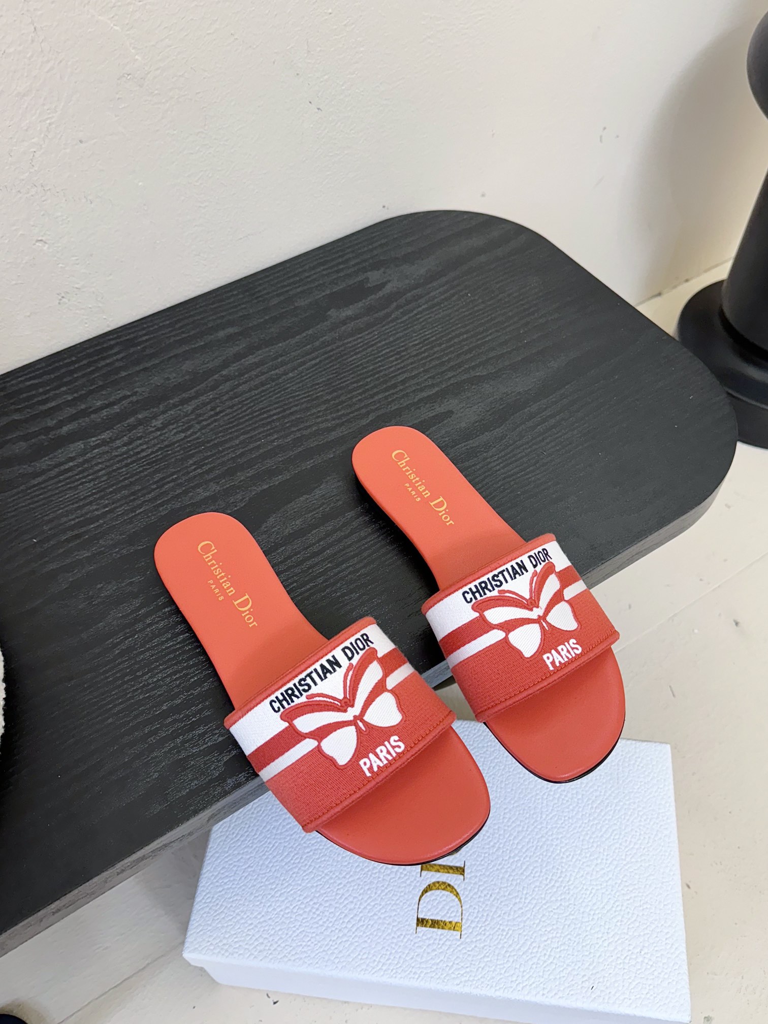 
迪奥 Dior 2025新元素MISS DIOR 春夏新款一字拖拼色女鞋 CD字母logo立体刺绣圆柱