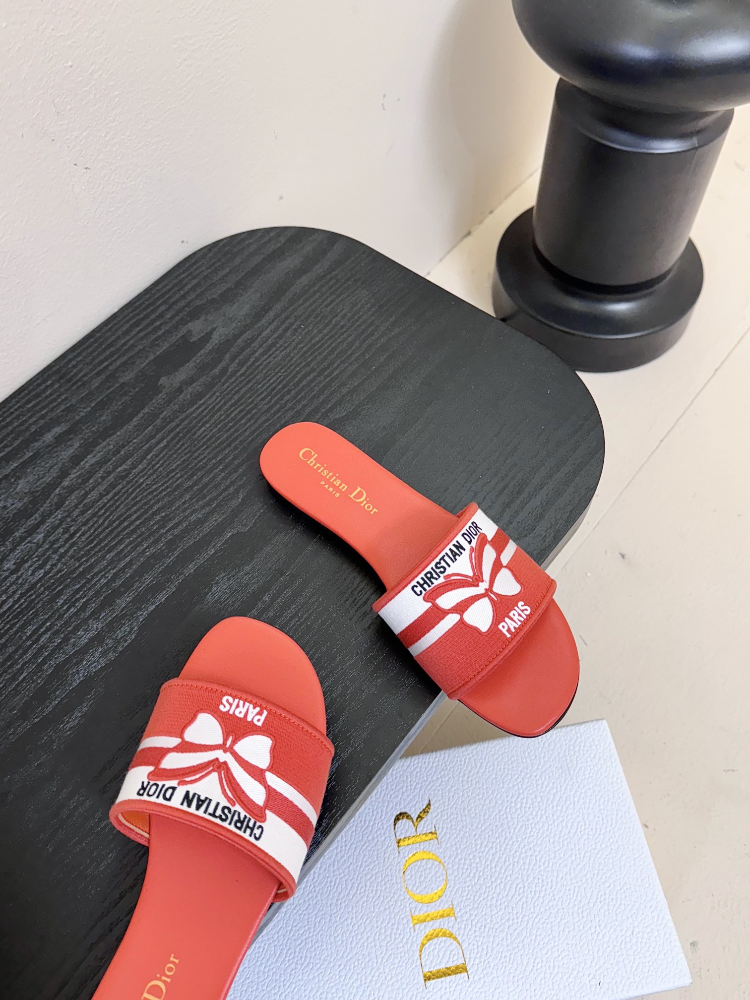 
迪奥 Dior 2025新元素MISS DIOR 春夏新款一字拖拼色女鞋 CD字母logo立体刺绣圆柱
