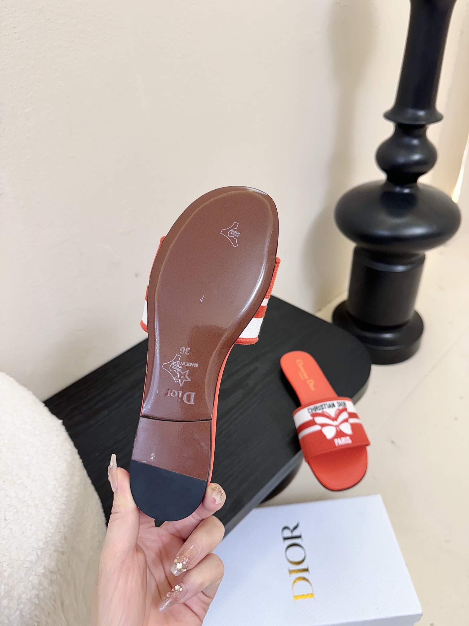 
迪奥 Dior 2025新元素MISS DIOR 春夏新款一字拖拼色女鞋 CD字母logo立体刺绣圆柱