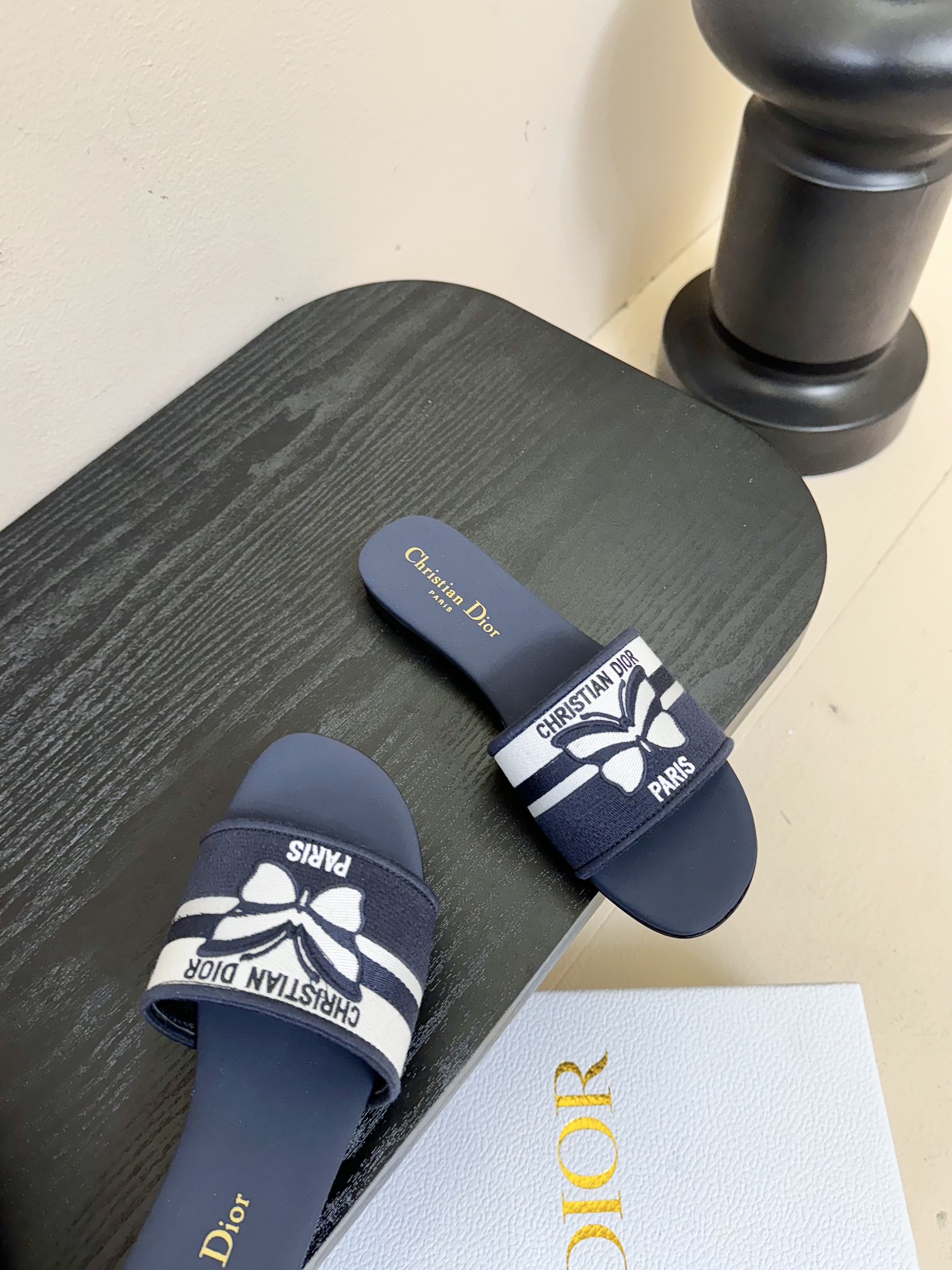
迪奥 Dior 2025新元素MISS DIOR 春夏新款一字拖拼色女鞋 CD字母logo立体刺绣圆柱