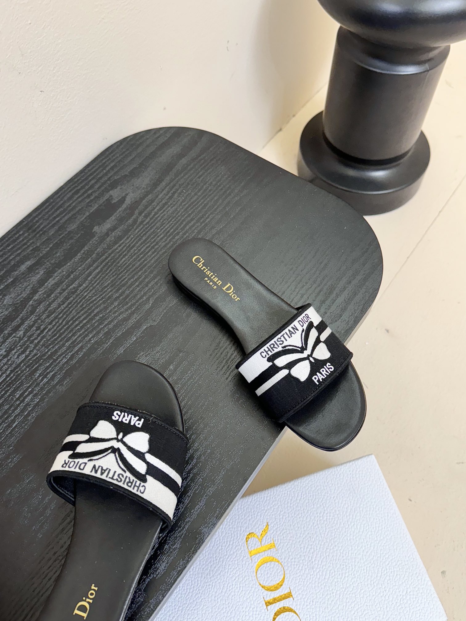 
迪奥 Dior 2025新元素MISS DIOR 春夏新款一字拖拼色女鞋 CD字母logo立体刺绣圆柱