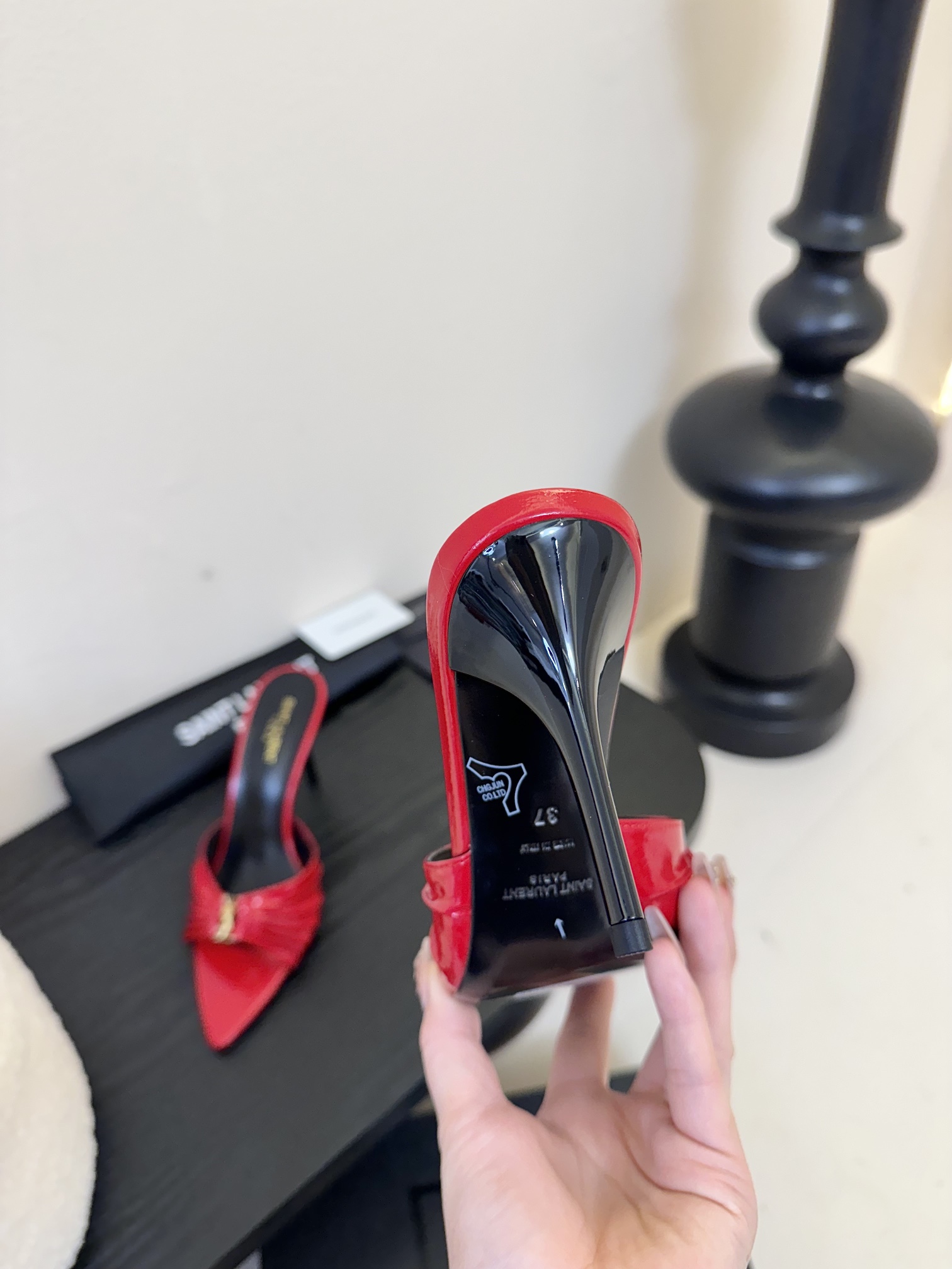 
Saint Laurent / 圣罗兰Lee金属钻链条尖头高跟鞋YSL姐姐的美丽尤物高跟鞋 又是人间圣