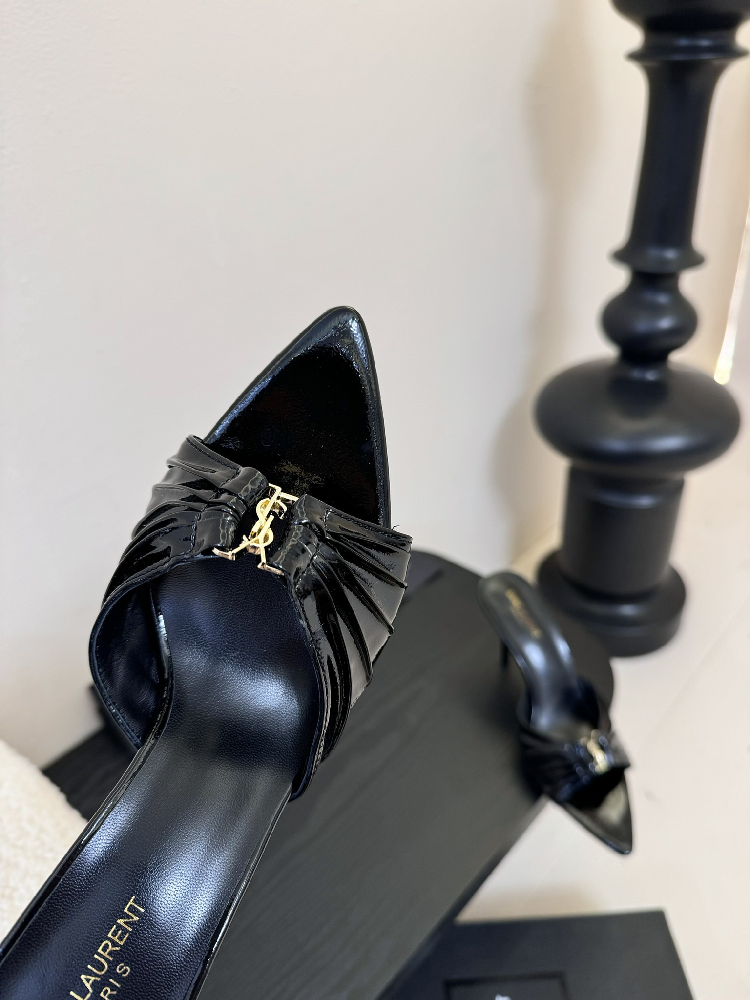 
Saint Laurent / 圣罗兰Lee金属钻链条尖头高跟鞋YSL姐姐的美丽尤物高跟鞋 又是人间圣