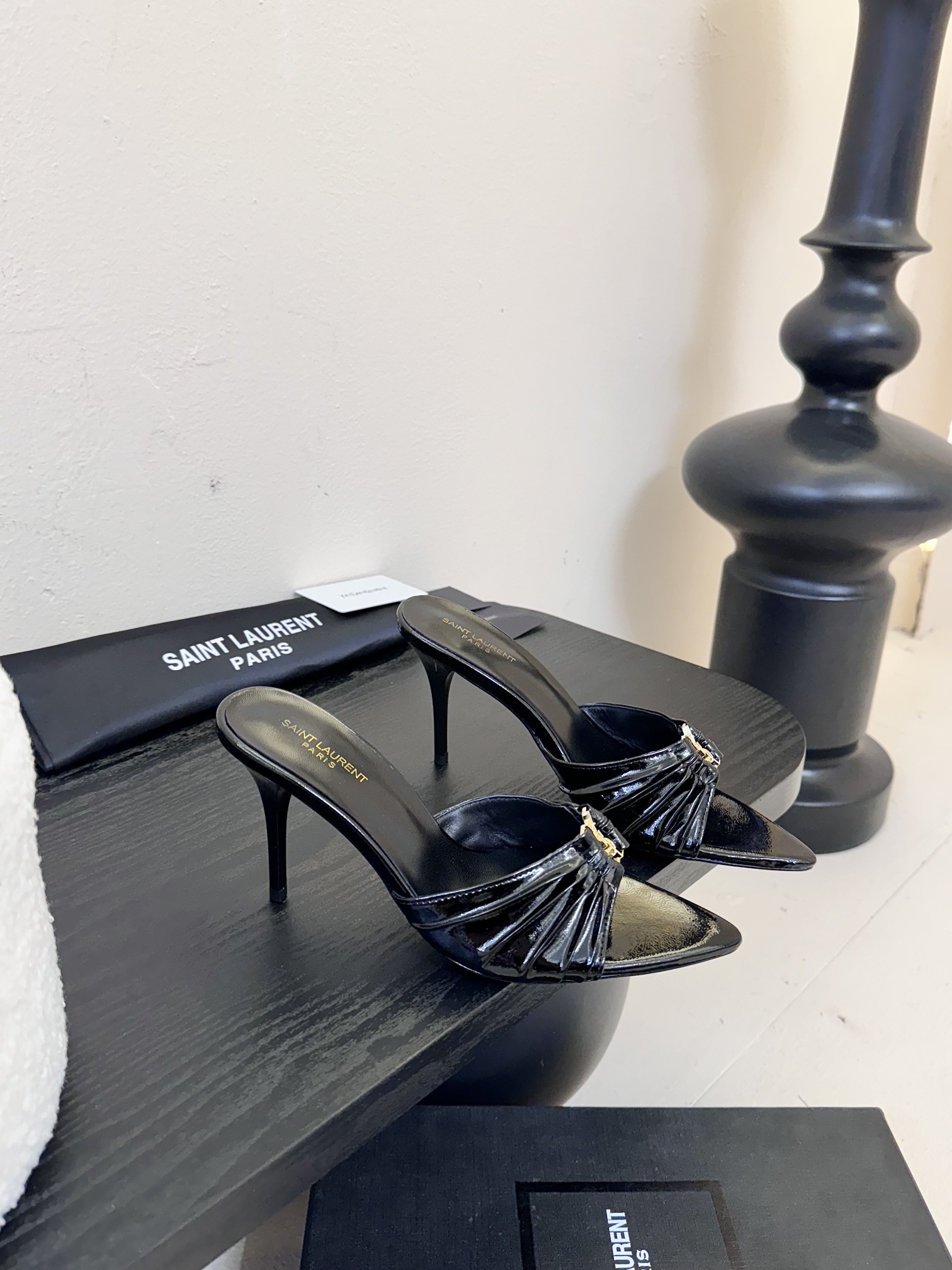 
Saint Laurent / 圣罗兰Lee金属钻链条尖头高跟鞋YSL姐姐的美丽尤物高跟鞋 又是人间圣