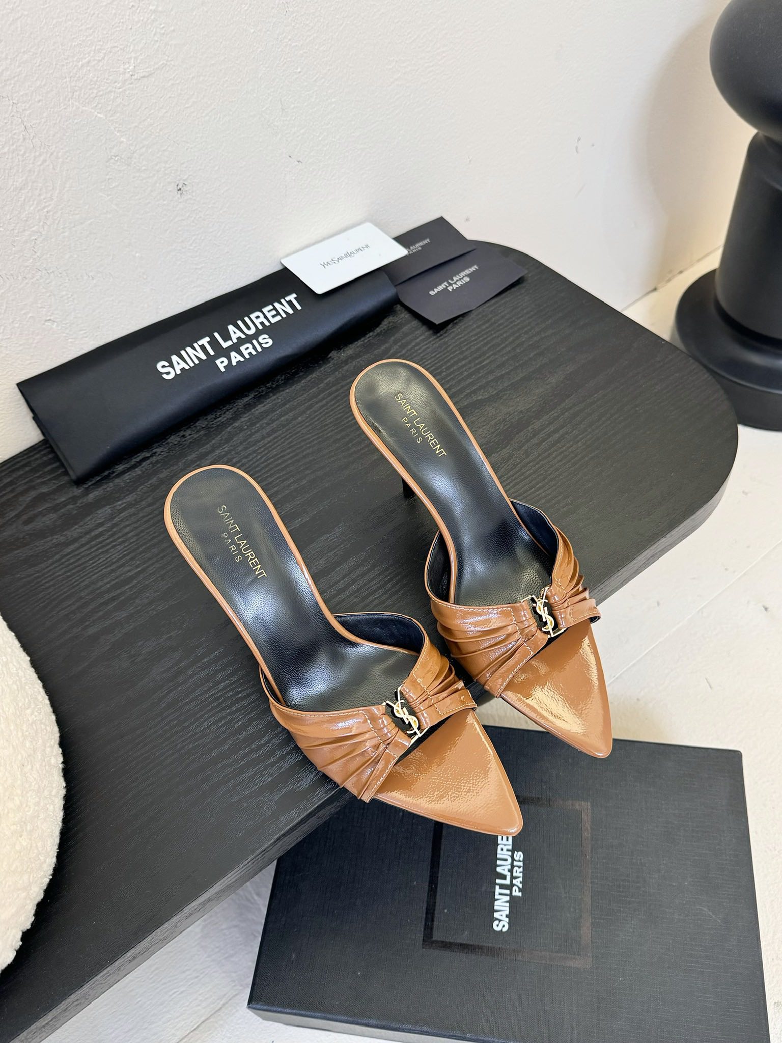 
Saint Laurent / 圣罗兰Lee金属钻链条尖头高跟鞋YSL姐姐的美丽尤物高跟鞋 又是人间圣
