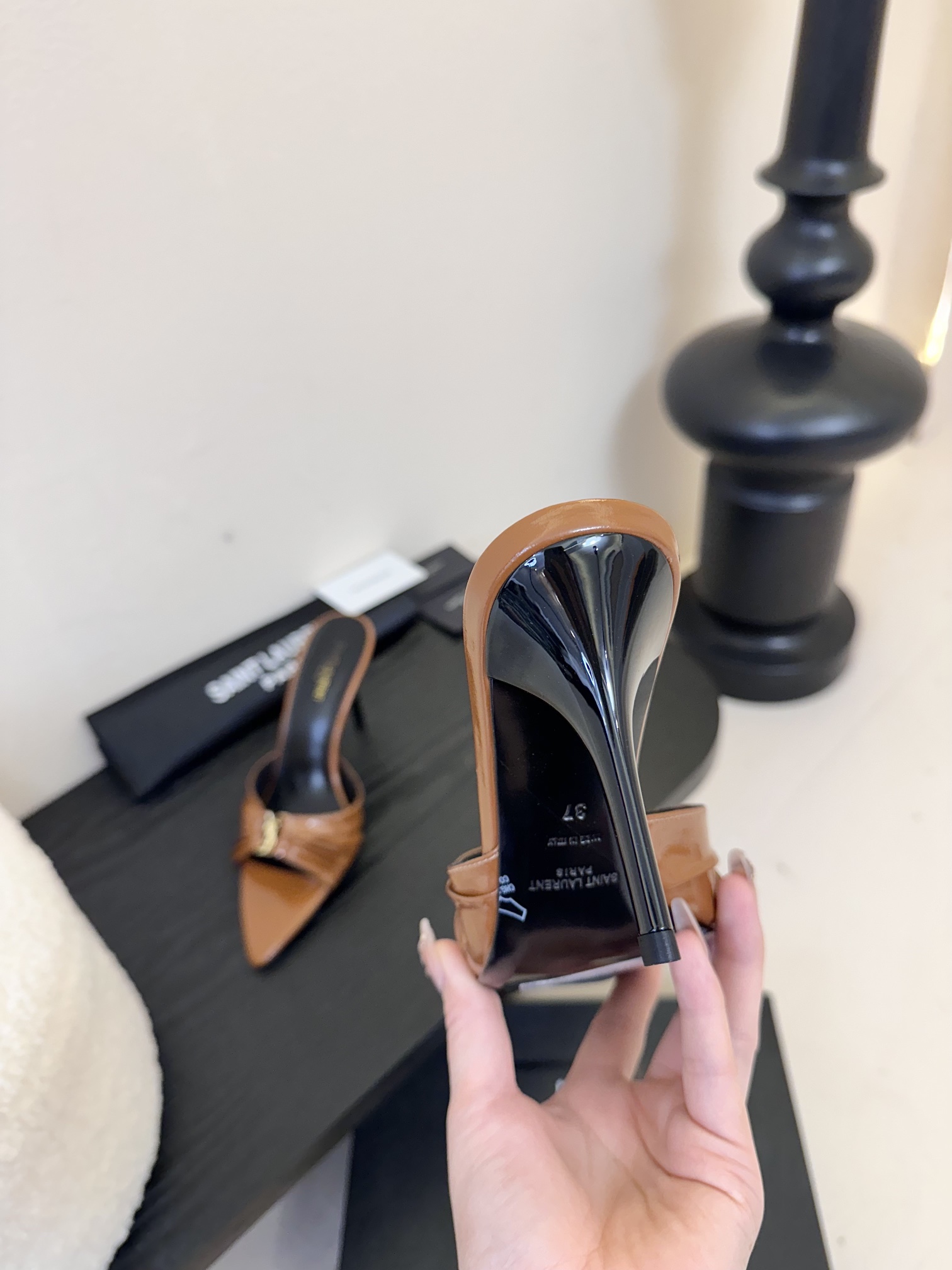 
Saint Laurent / 圣罗兰Lee金属钻链条尖头高跟鞋YSL姐姐的美丽尤物高跟鞋 又是人间圣