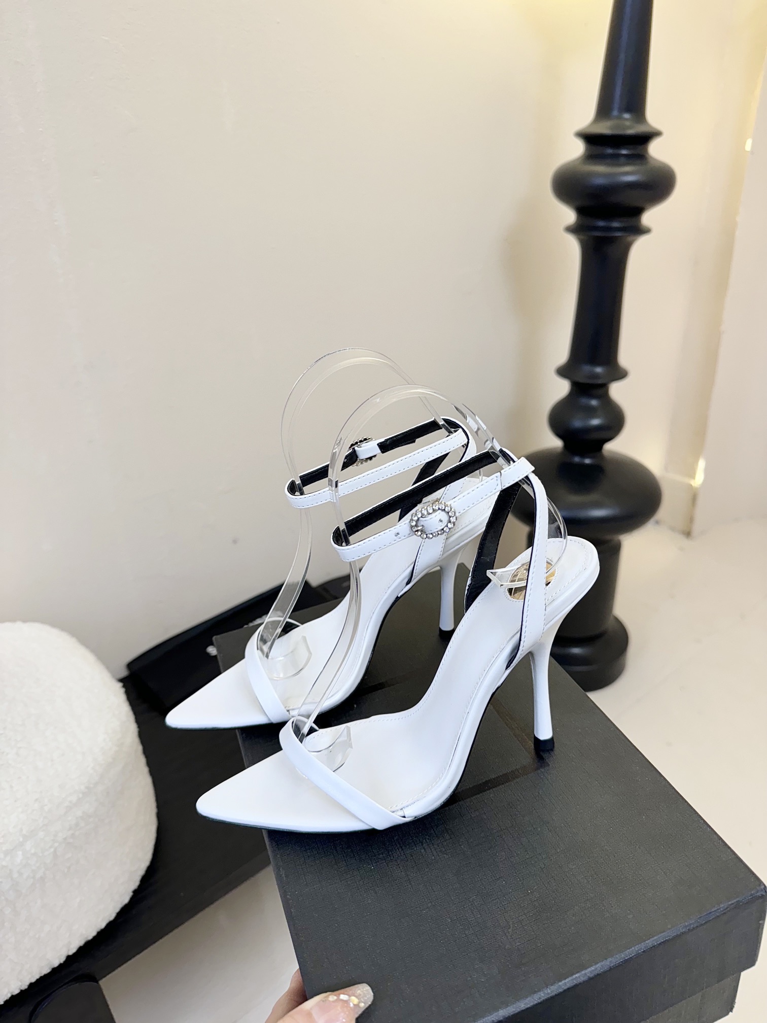 
Saint Laurent / 圣罗兰Lee金属钻链条尖头高跟鞋YSL姐姐的美丽尤物高跟鞋 又是人间圣