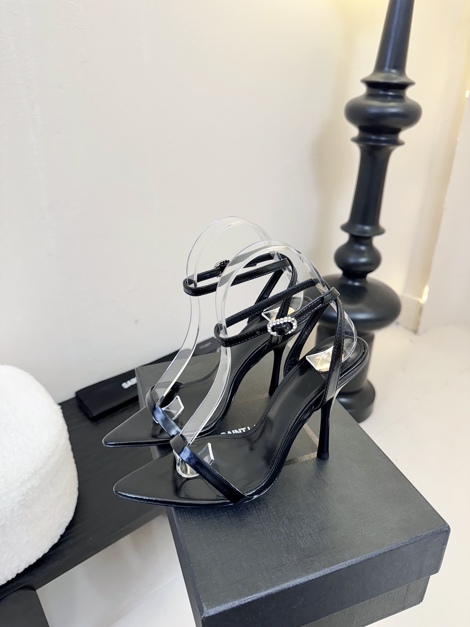 
Saint Laurent / 圣罗兰Lee金属钻链条尖头高跟鞋YSL姐姐的美丽尤物高跟鞋 又是人间圣