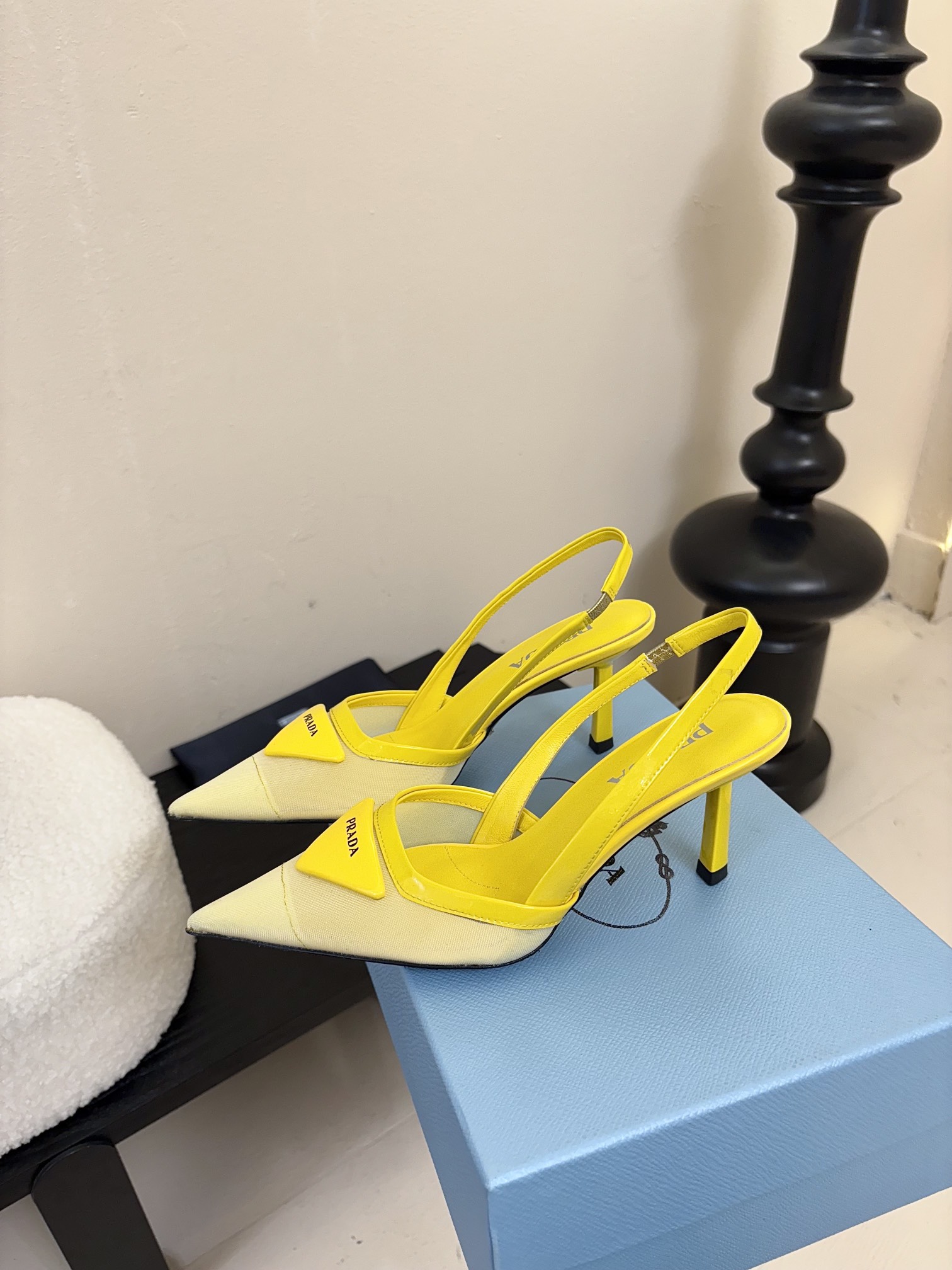 
增加 4颜色 共7颜色
Prada 25ss 早春新款绝美尖头跟鞋 时尚界久违的极简之美

经典时尚配