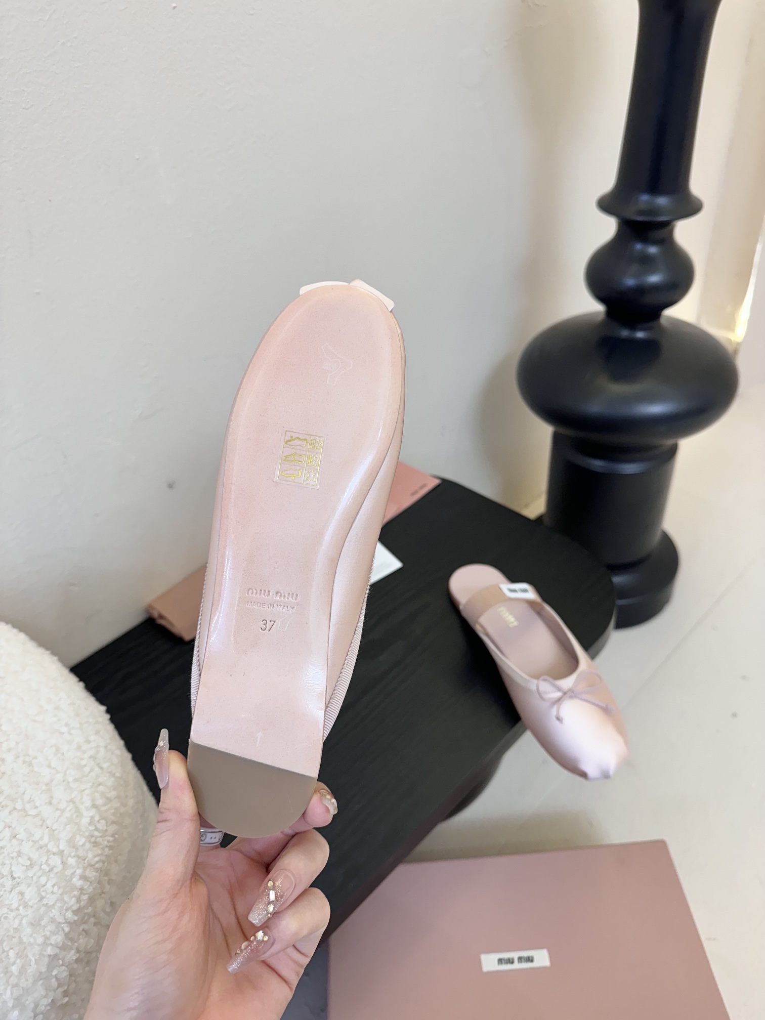 Miu Miu 缪缪女士蝴蝶结装饰缎面芭蕾舞平底鞋独家高版 Miu Mi*2025春款平底小羊皮半拖Zp