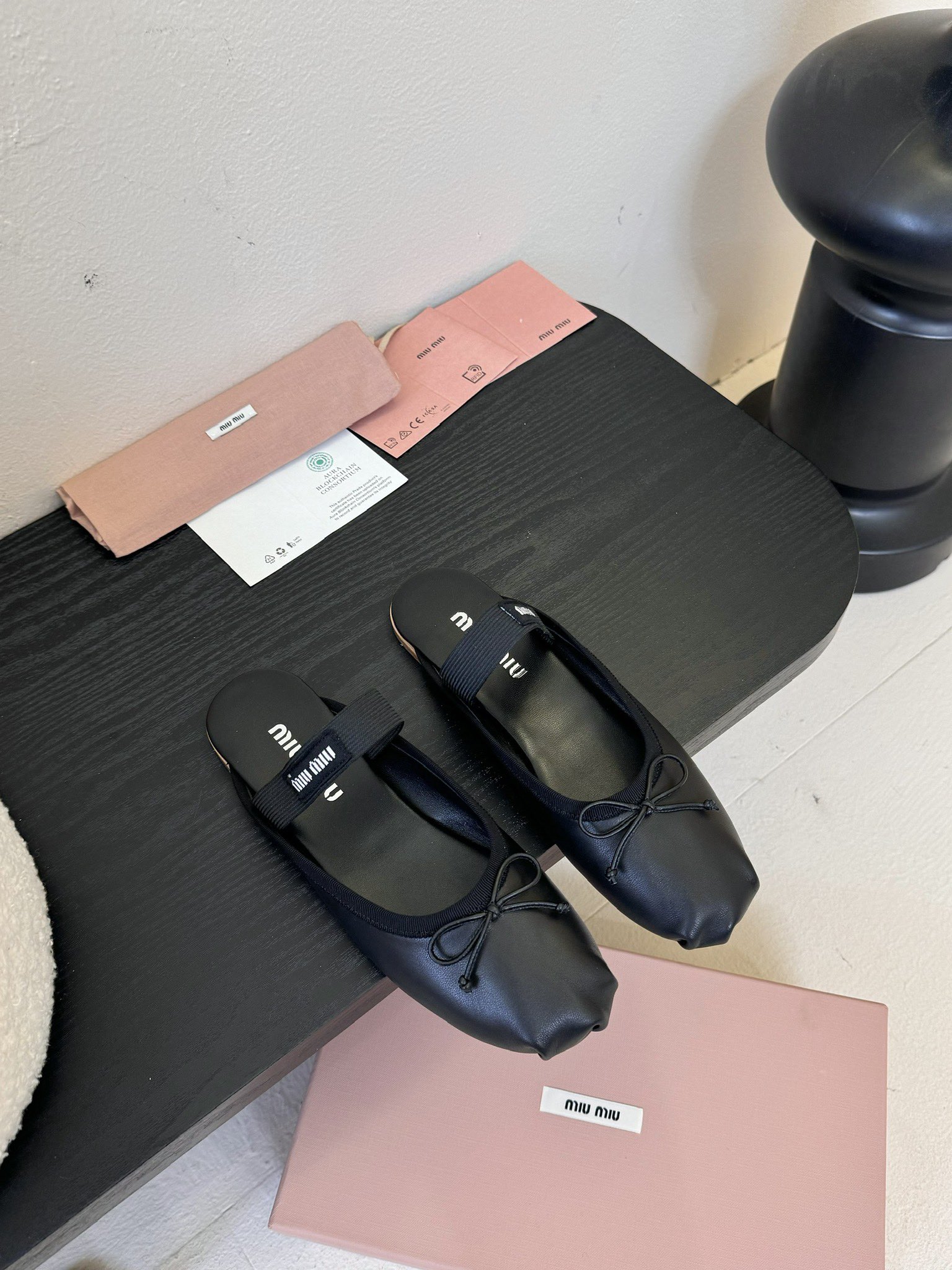 Miu Miu 缪缪女士蝴蝶结装饰缎面芭蕾舞平底鞋独家高版 Miu Mi*2025春款平底小羊皮半拖Zp