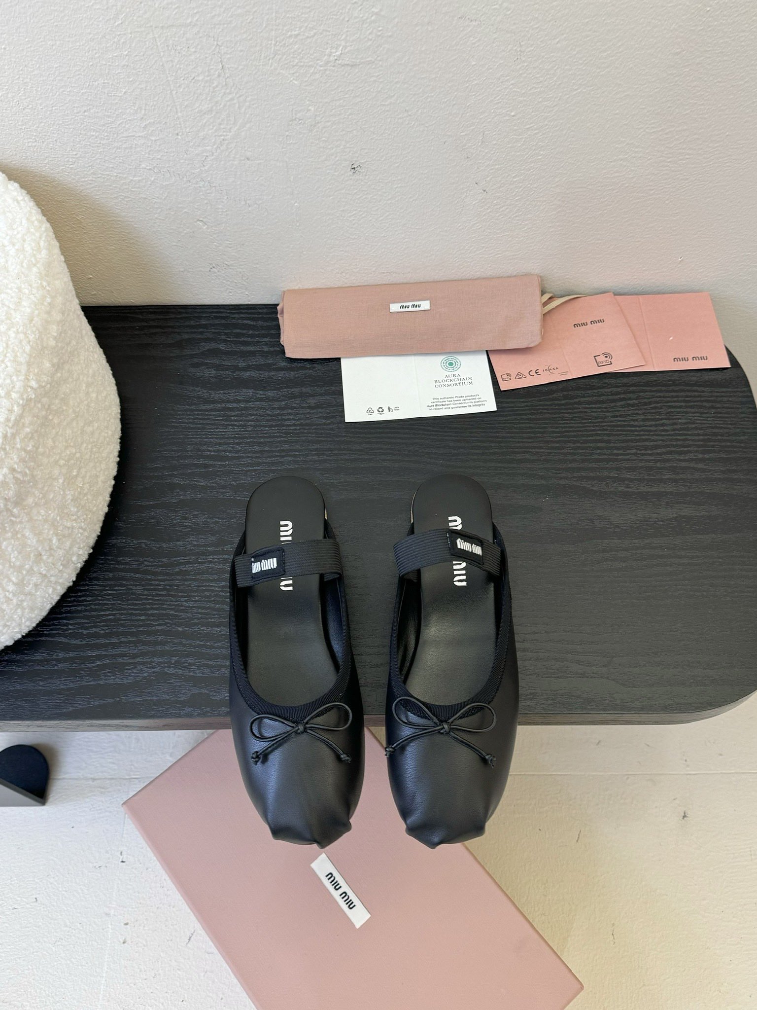 Miu Miu 缪缪女士蝴蝶结装饰缎面芭蕾舞平底鞋独家高版 Miu Mi*2025春款平底小羊皮半拖Zp