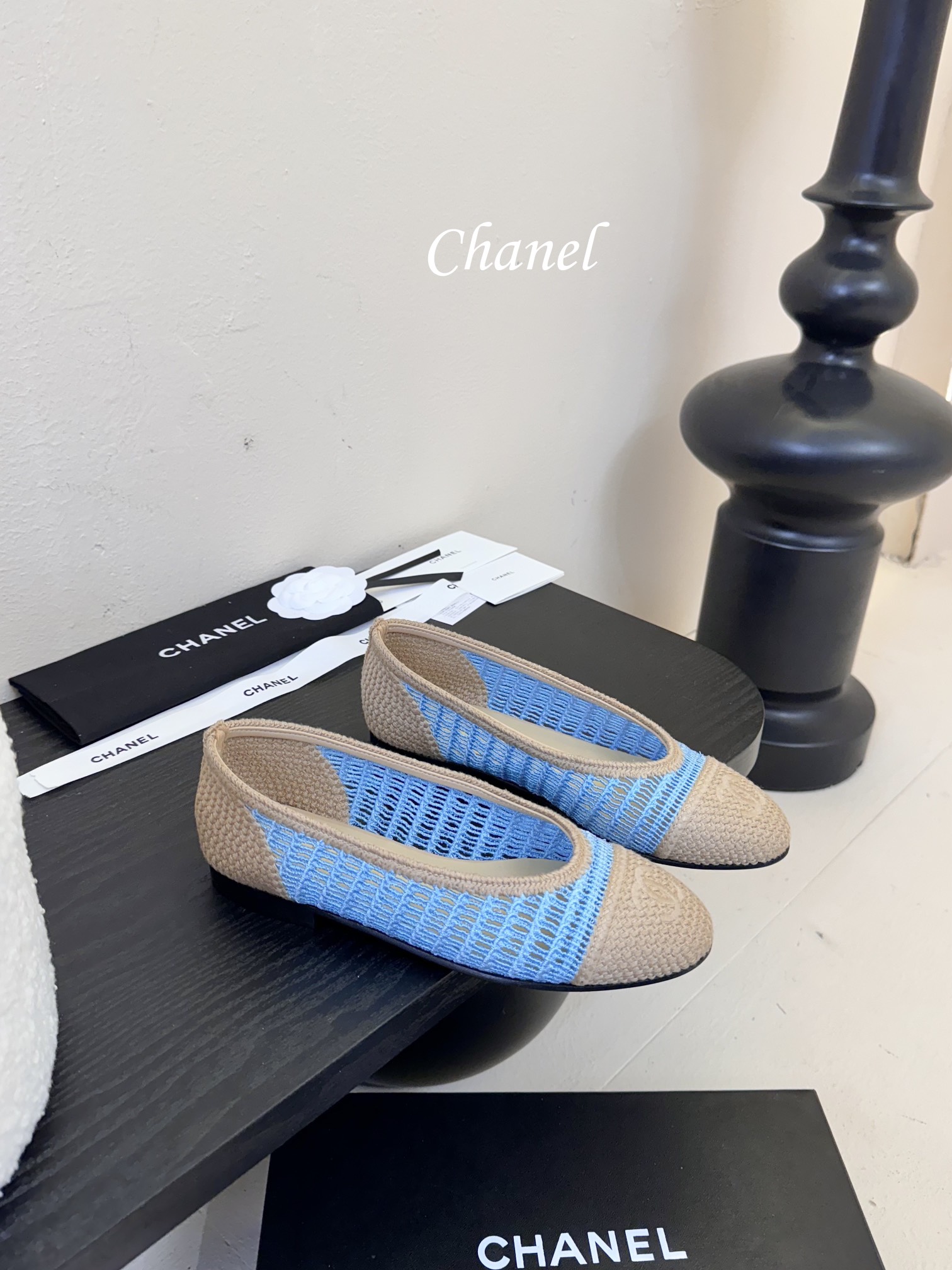 顶级
CHANE*｜小香25。春夏新品
拉菲草芭蕾舞鞋
永恒的经典  名媛气质十足
香奶奶事时尚界当仁不
