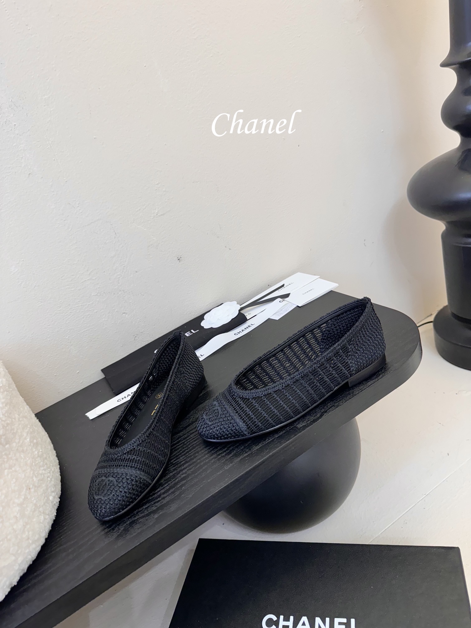 顶级
CHANE*｜小香25。春夏新品
拉菲草芭蕾舞鞋
永恒的经典  名媛气质十足
香奶奶事时尚界当仁不