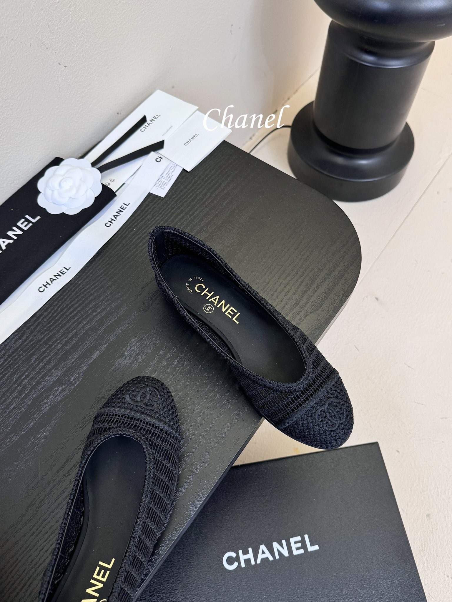 顶级
CHANE*｜小香25。春夏新品
拉菲草芭蕾舞鞋
永恒的经典  名媛气质十足
香奶奶事时尚界当仁不