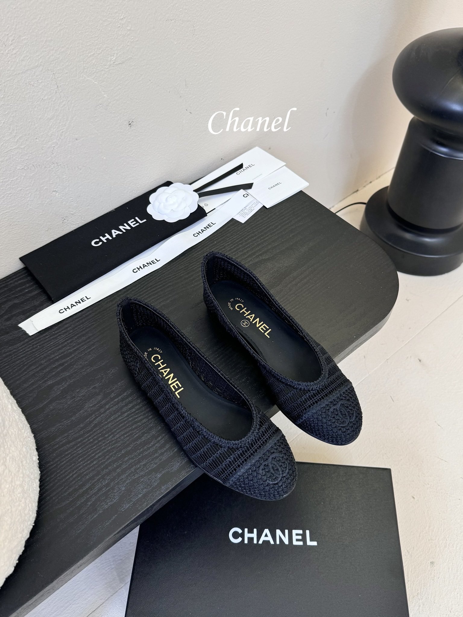 顶级
CHANE*｜小香25。春夏新品
拉菲草芭蕾舞鞋
永恒的经典  名媛气质十足
香奶奶事时尚界当仁不