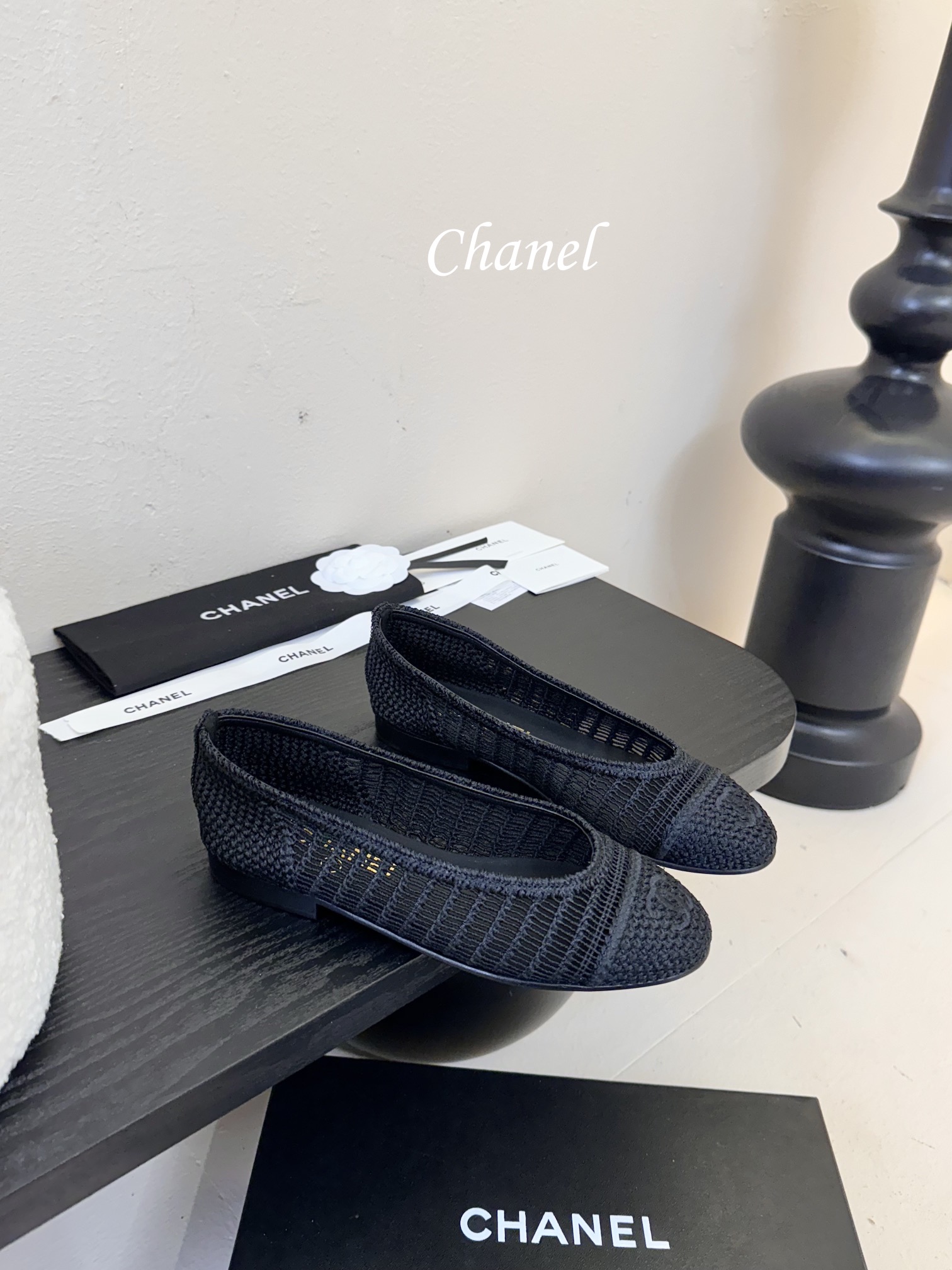 顶级
CHANE*｜小香25。春夏新品
拉菲草芭蕾舞鞋
永恒的经典  名媛气质十足
香奶奶事时尚界当仁不