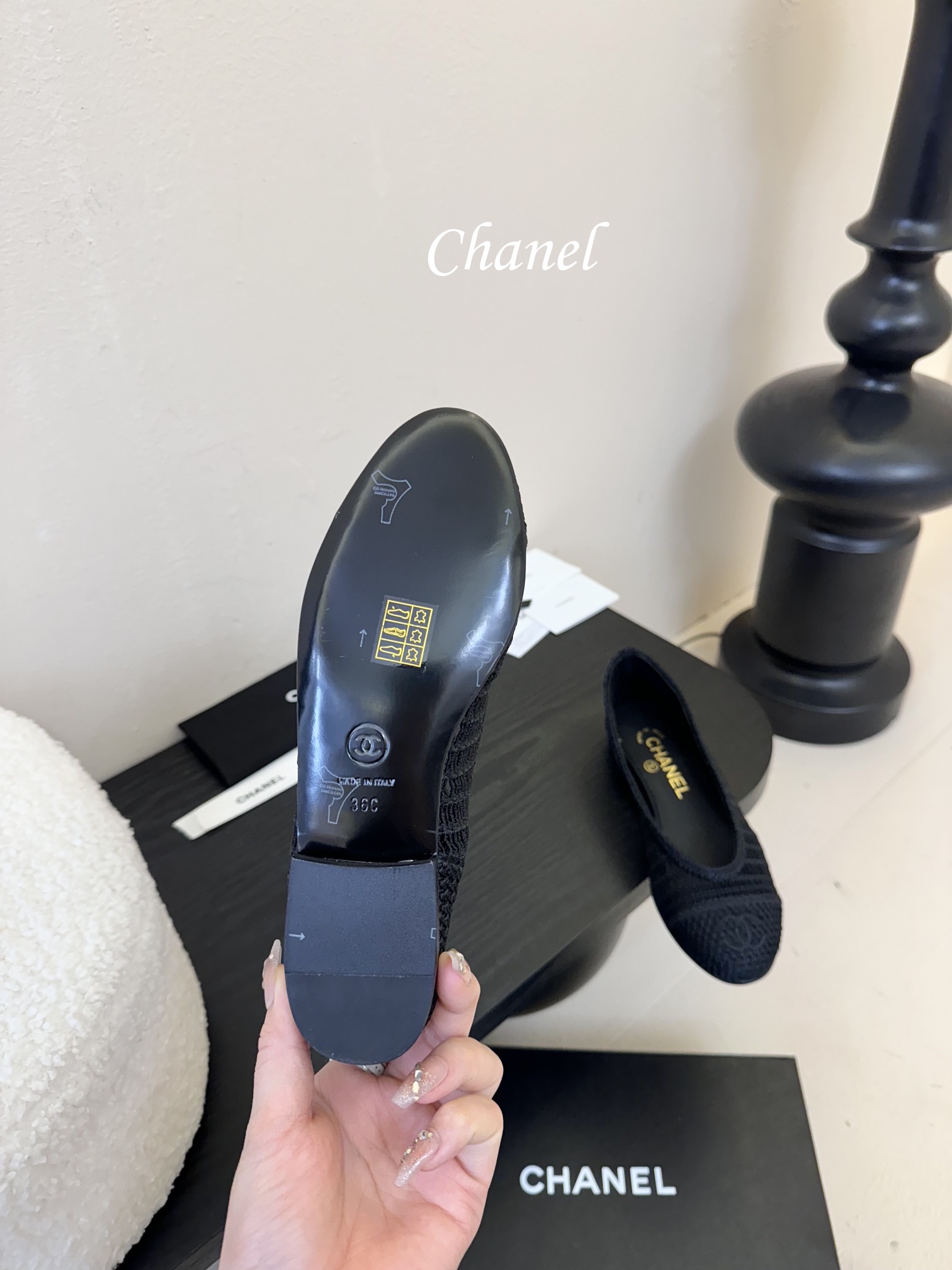 顶级
CHANE*｜小香25。春夏新品
拉菲草芭蕾舞鞋
永恒的经典  名媛气质十足
香奶奶事时尚界当仁不