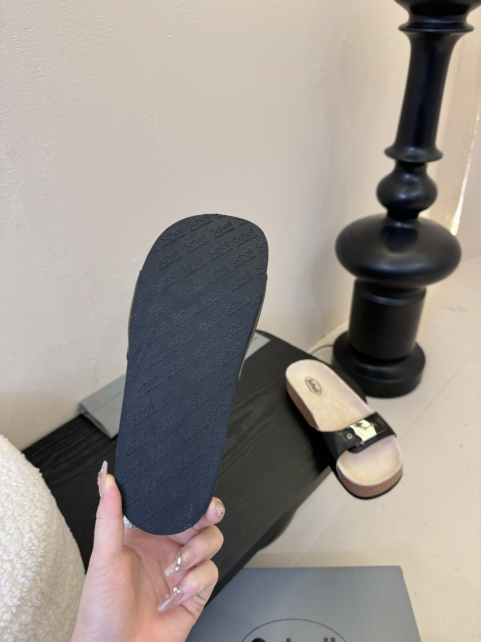
| ²⁰²5 𝐬𝐬 🤍🤎 巴黎世家联名Scholl拖鞋新品🆕
正品购入开发、完美复刻一比一做法、经典的