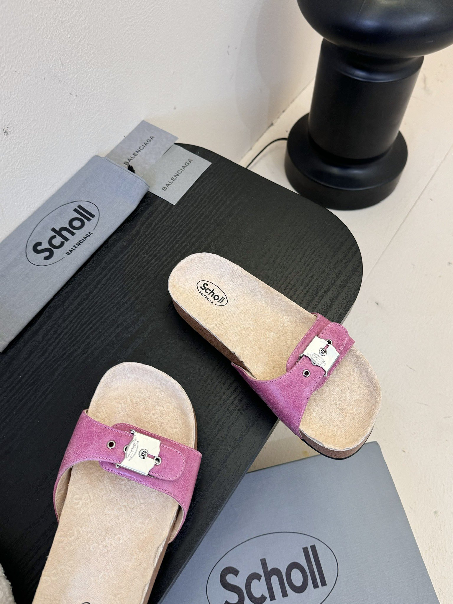 
| ²⁰²5 𝐬𝐬 🤍🤎 巴黎世家联名Scholl拖鞋新品🆕
正品购入开发、完美复刻一比一做法、经典的