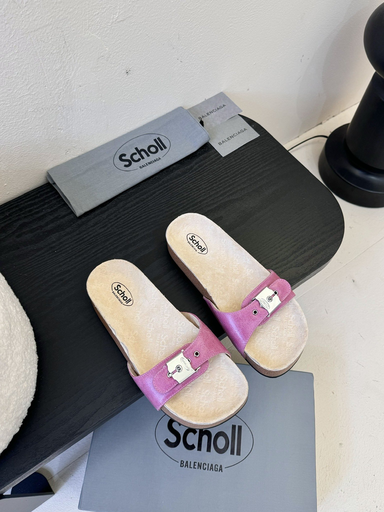 
| ²⁰²5 𝐬𝐬 🤍🤎 巴黎世家联名Scholl拖鞋新品🆕
正品购入开发、完美复刻一比一做法、经典的