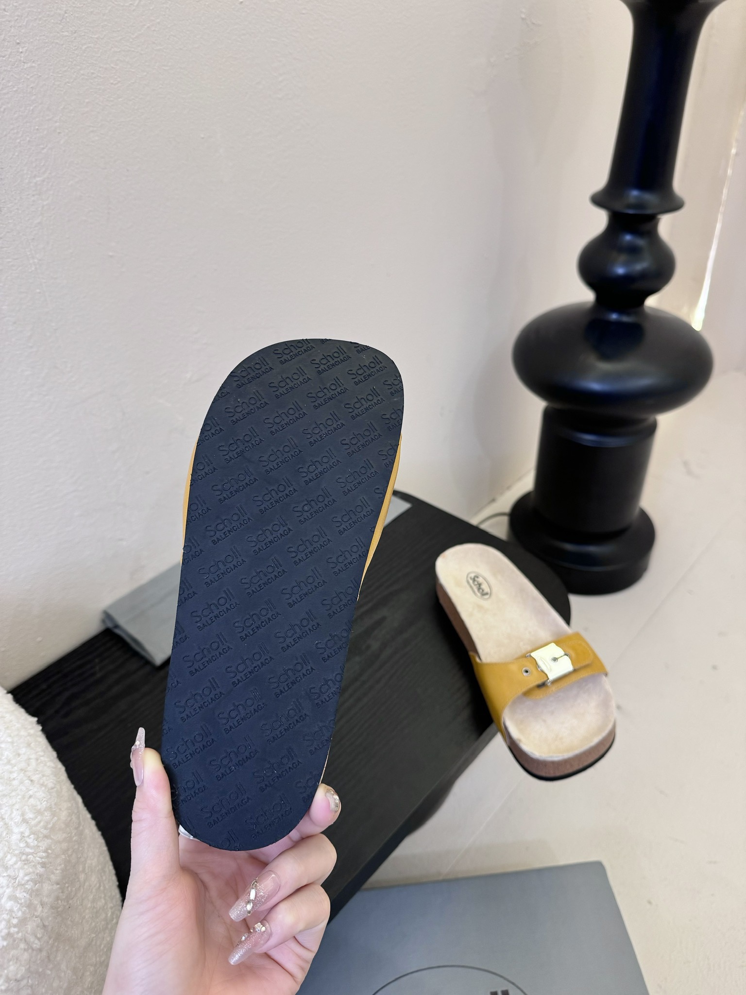 
| ²⁰²5 𝐬𝐬 🤍🤎 巴黎世家联名Scholl拖鞋新品🆕
正品购入开发、完美复刻一比一做法、经典的