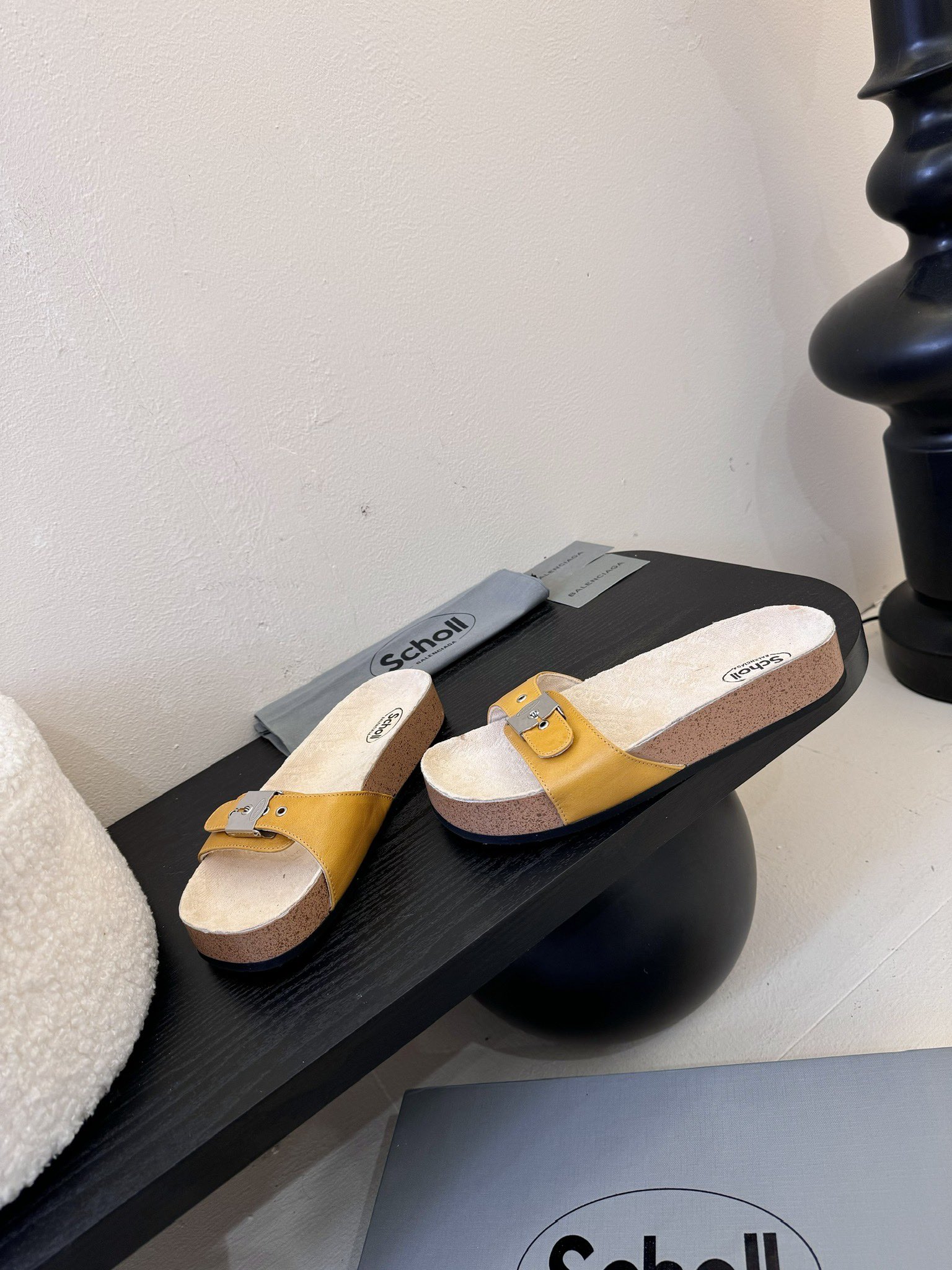 
| ²⁰²5 𝐬𝐬 🤍🤎 巴黎世家联名Scholl拖鞋新品🆕
正品购入开发、完美复刻一比一做法、经典的