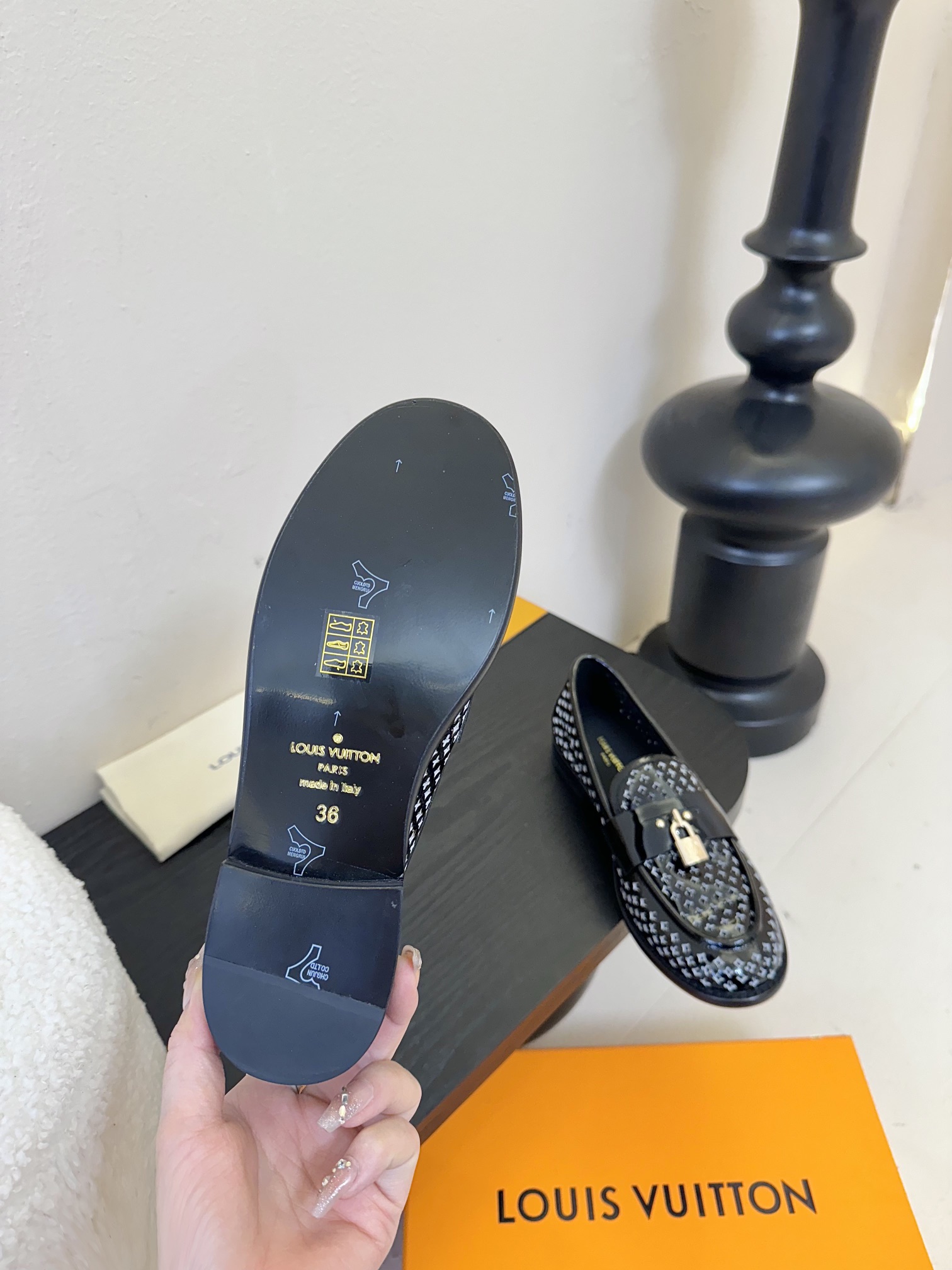 
    | ²⁰²5𝐬𝐬 🤍🤎
  LV 路易威登25/s早春走秀专柜最新🆕镂空牛皮厚底乐福系列！代购