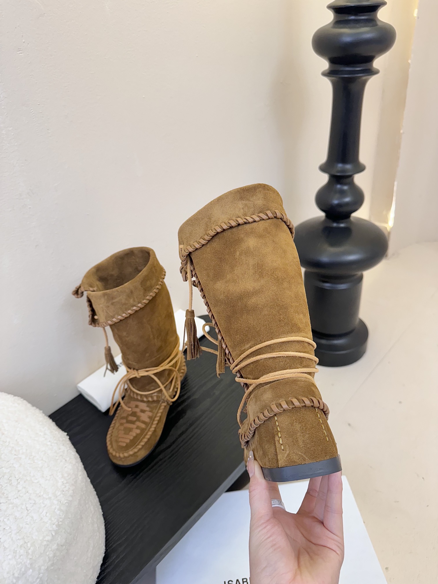 

  Isabel Marant  伊莎贝尔
                          𝙄𝙨