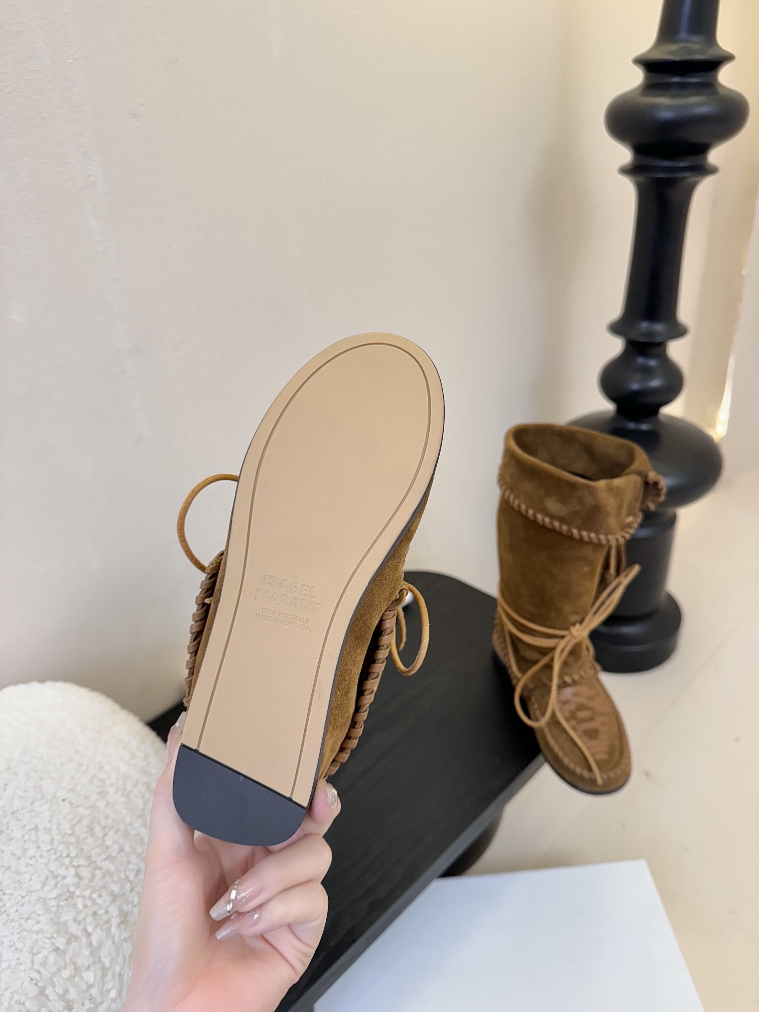 

  Isabel Marant  伊莎贝尔
                          𝙄𝙨