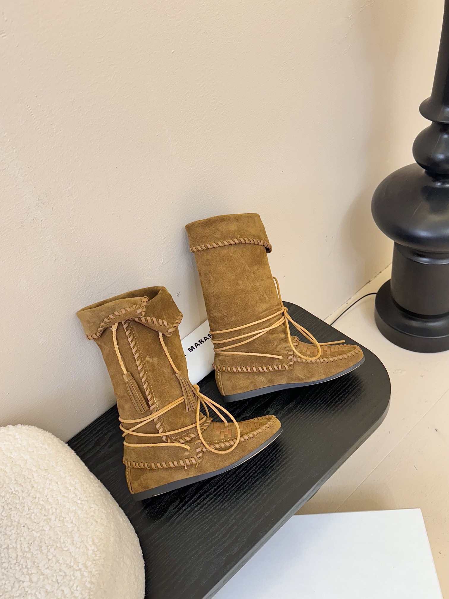 

  Isabel Marant  伊莎贝尔
                          𝙄𝙨