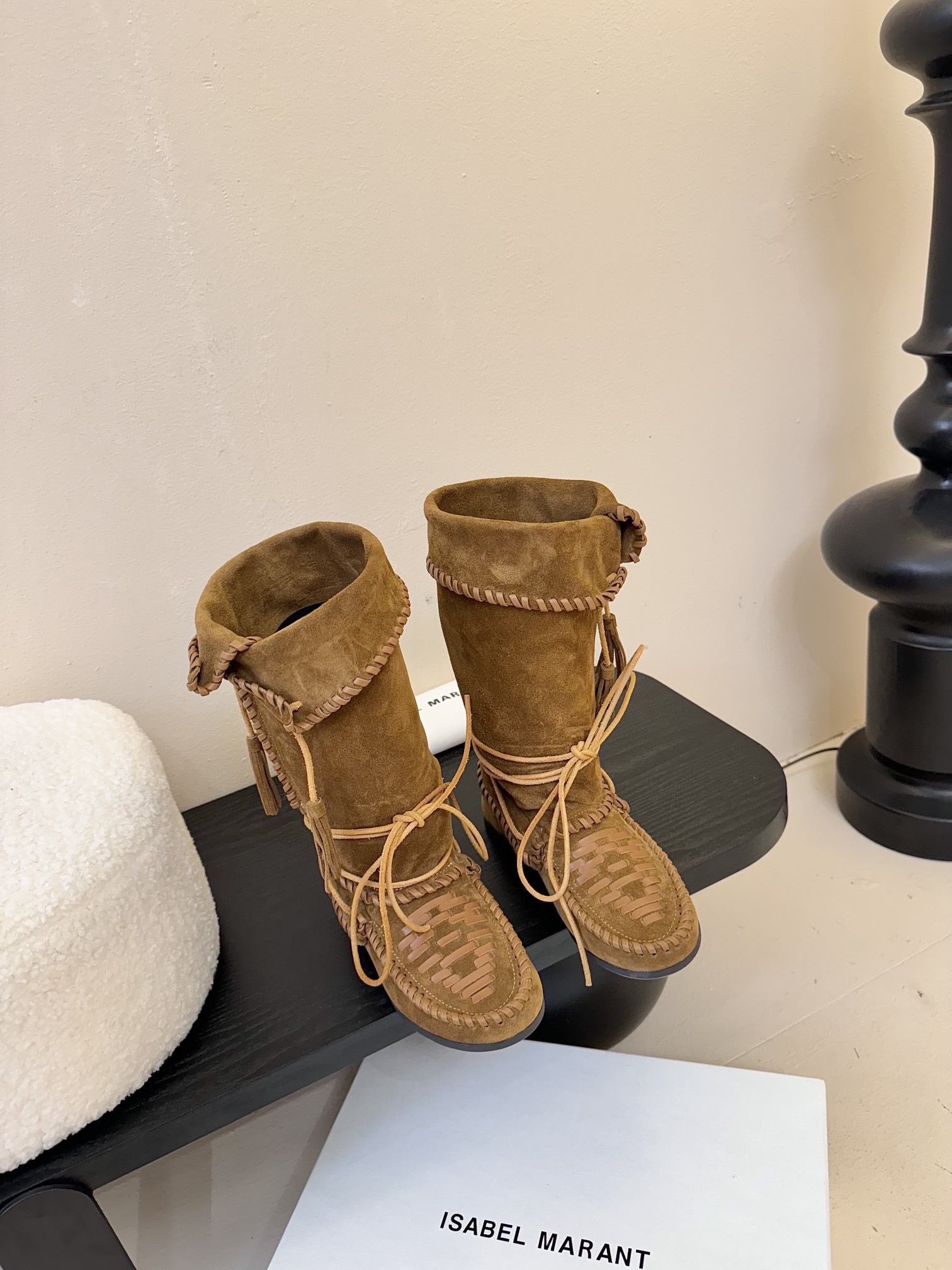 

  Isabel Marant  伊莎贝尔
                          𝙄𝙨