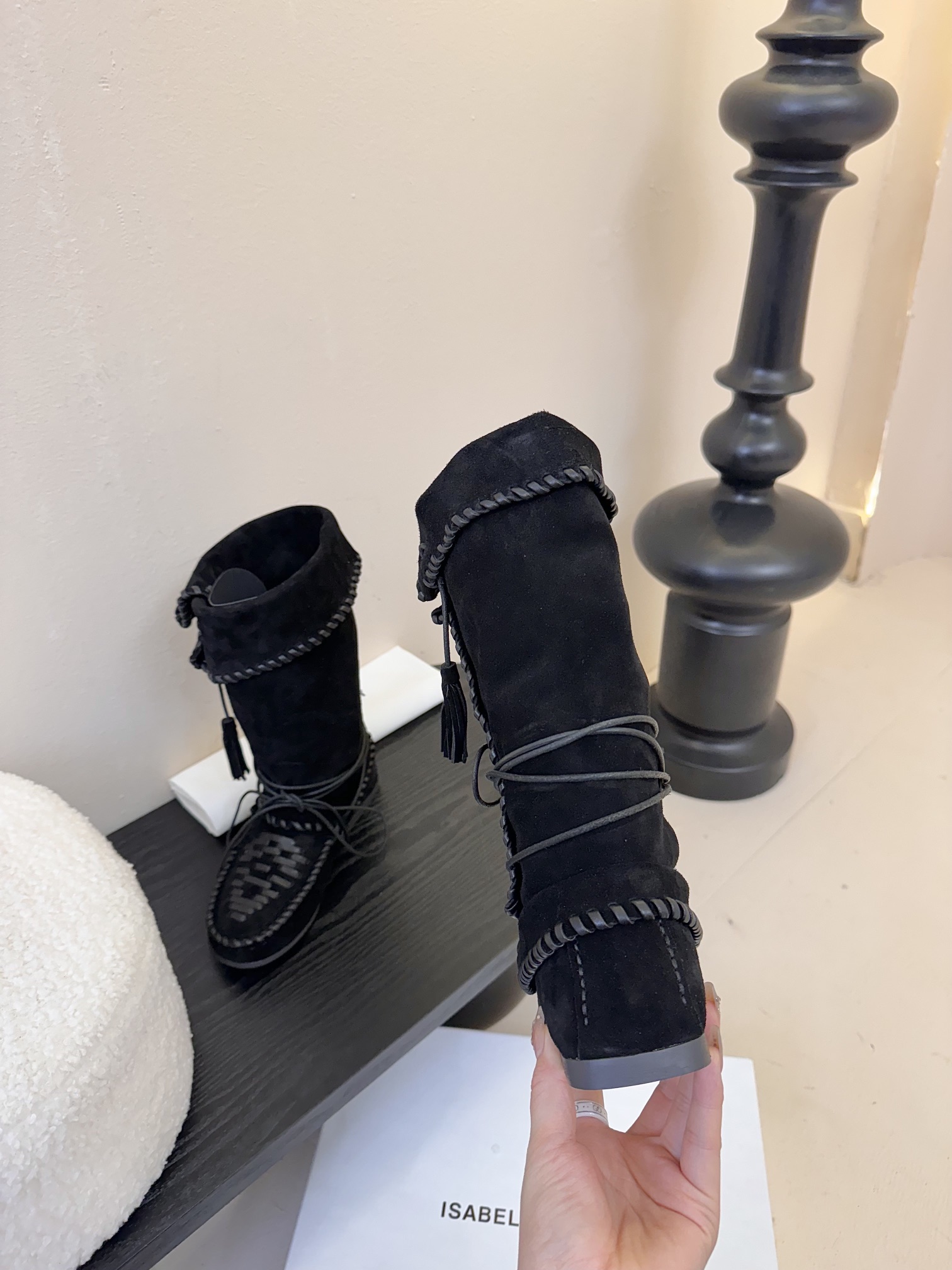

  Isabel Marant  伊莎贝尔
                          𝙄𝙨