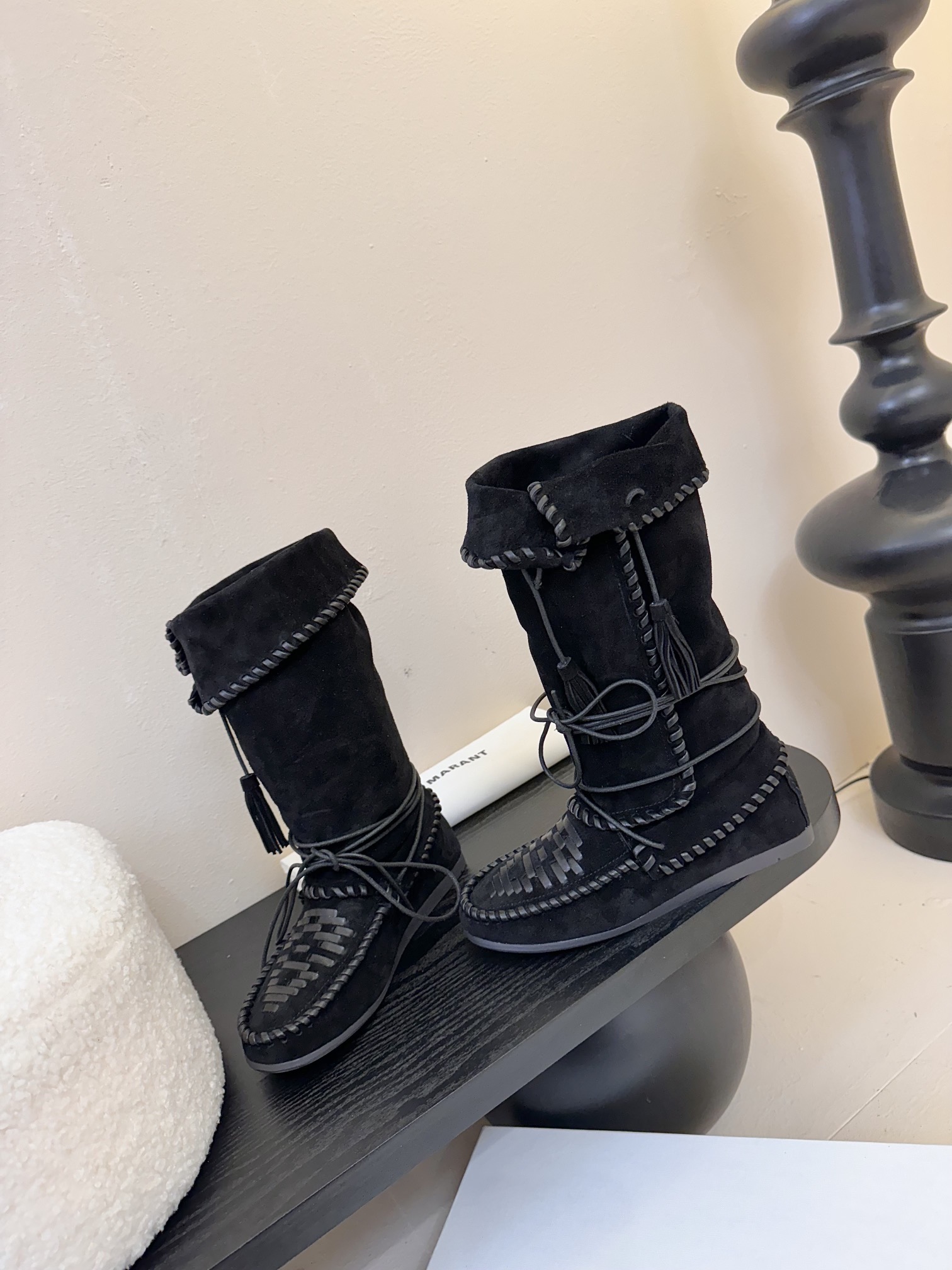 

  Isabel Marant  伊莎贝尔
                          𝙄𝙨