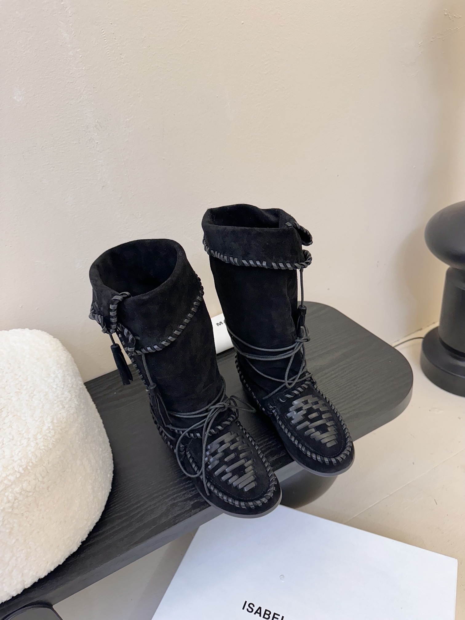 

  Isabel Marant  伊莎贝尔
                          𝙄𝙨