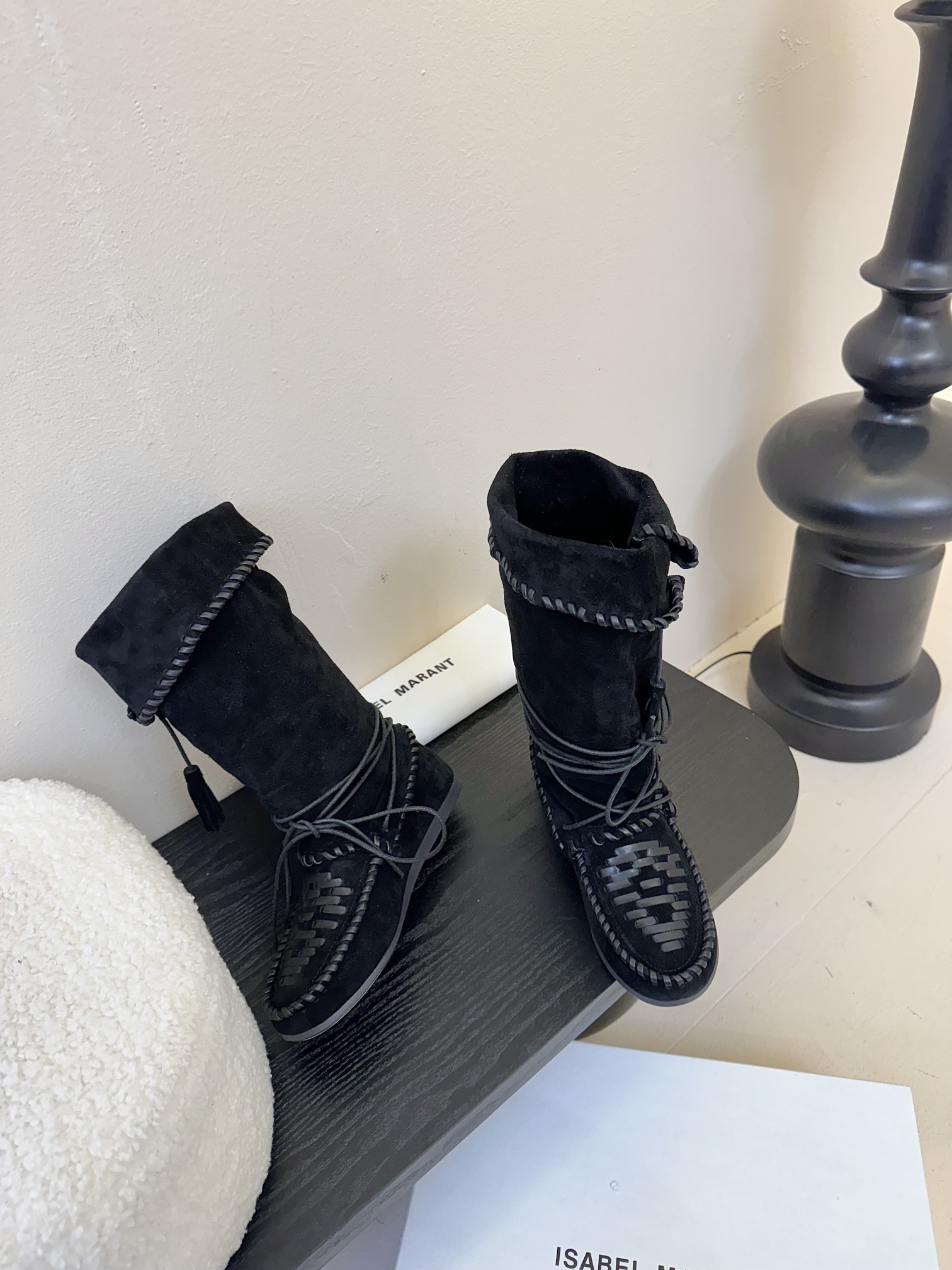 

  Isabel Marant  伊莎贝尔
                          𝙄𝙨