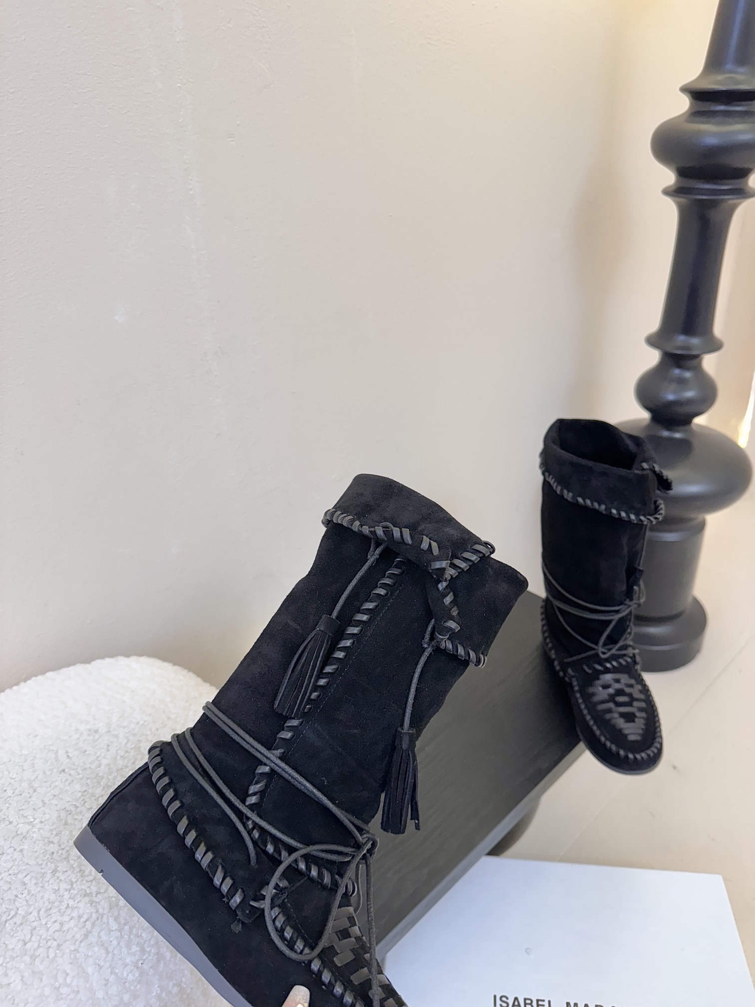 

  Isabel Marant  伊莎贝尔
                          𝙄𝙨