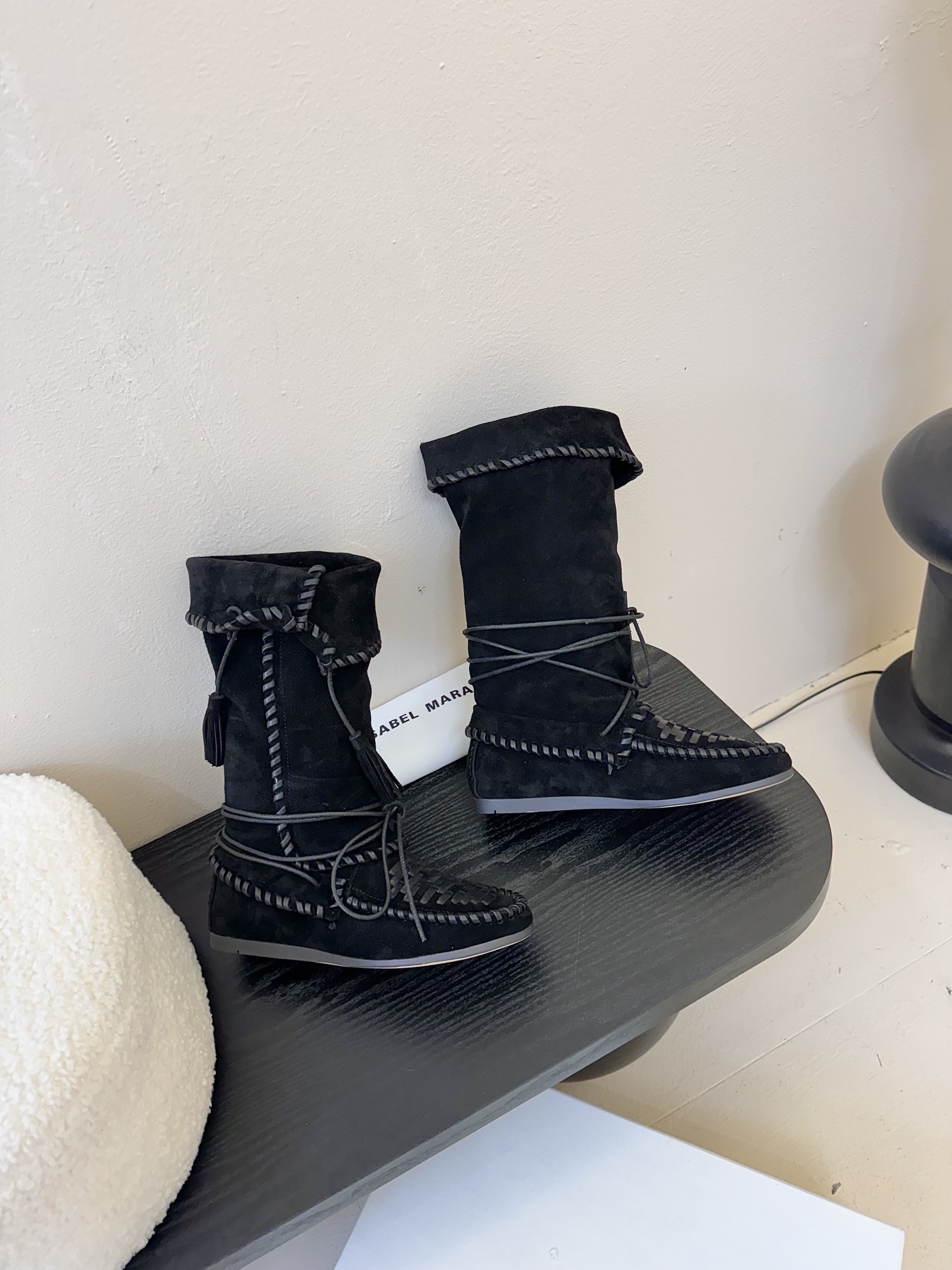

  Isabel Marant  伊莎贝尔
                          𝙄𝙨