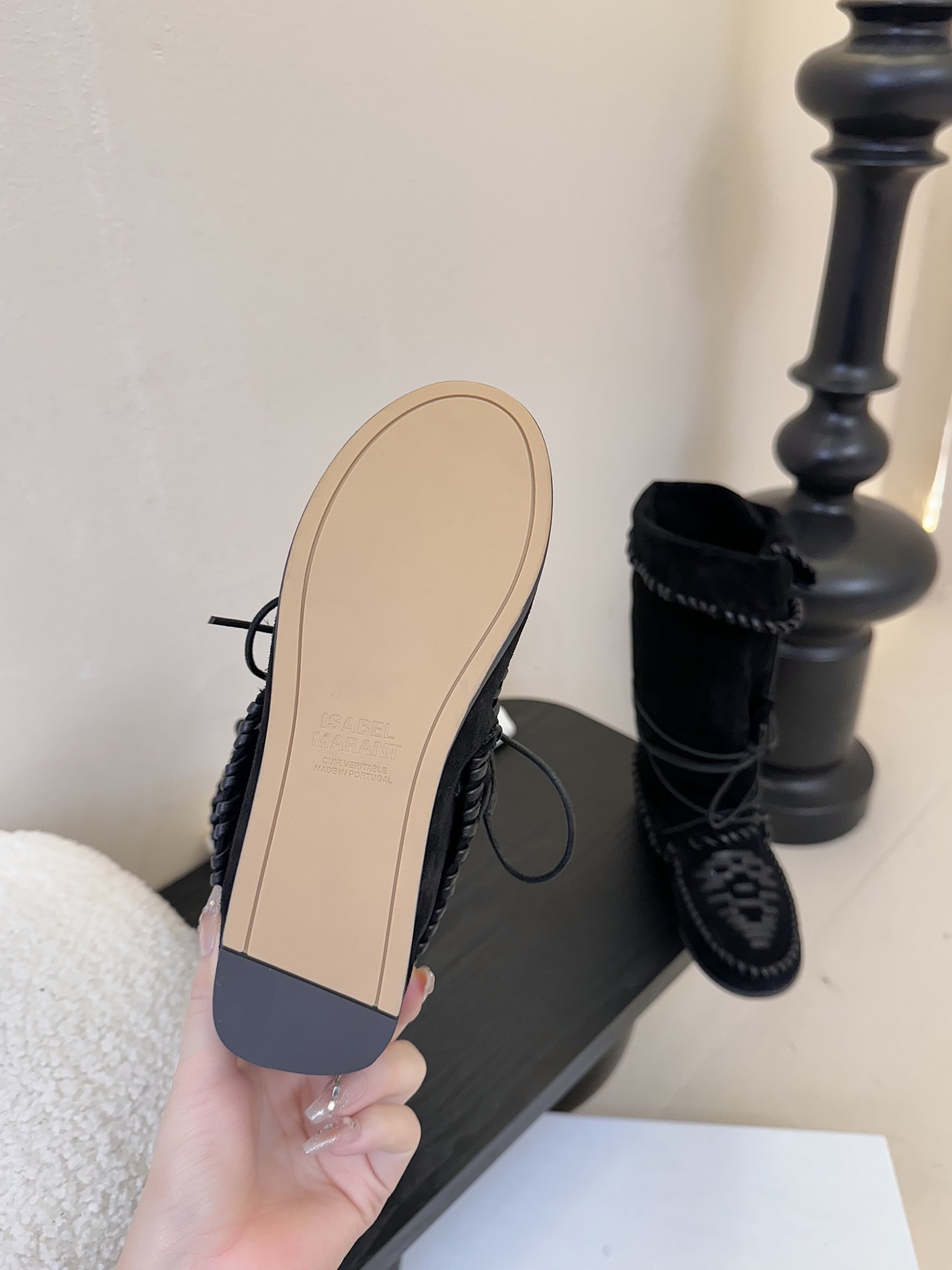 

  Isabel Marant  伊莎贝尔
                          𝙄𝙨