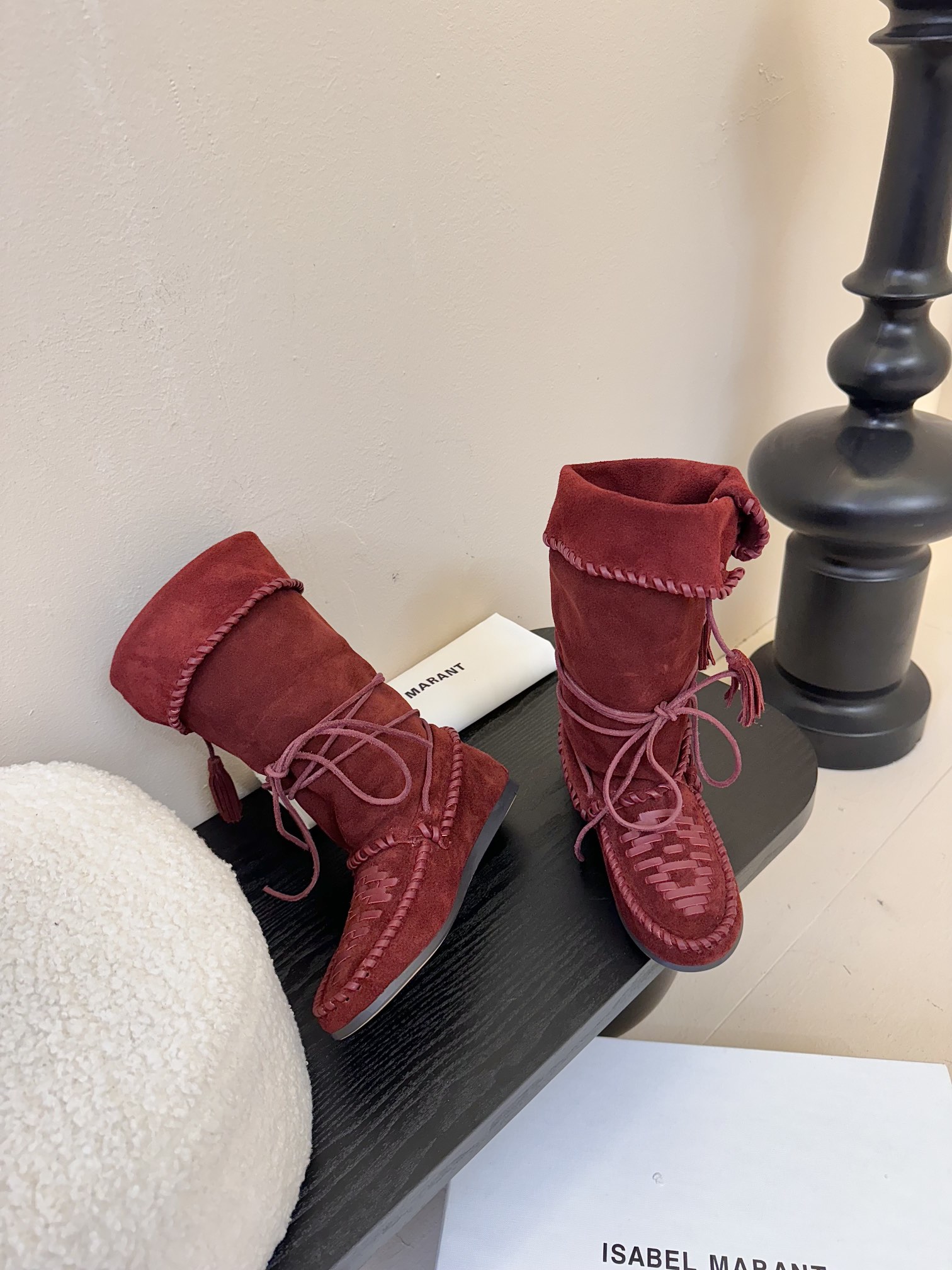 

  Isabel Marant  伊莎贝尔
                          𝙄𝙨